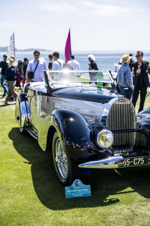 Konkurs elegancji w Pebble Beach - Bugatti i piękno motoryzacji