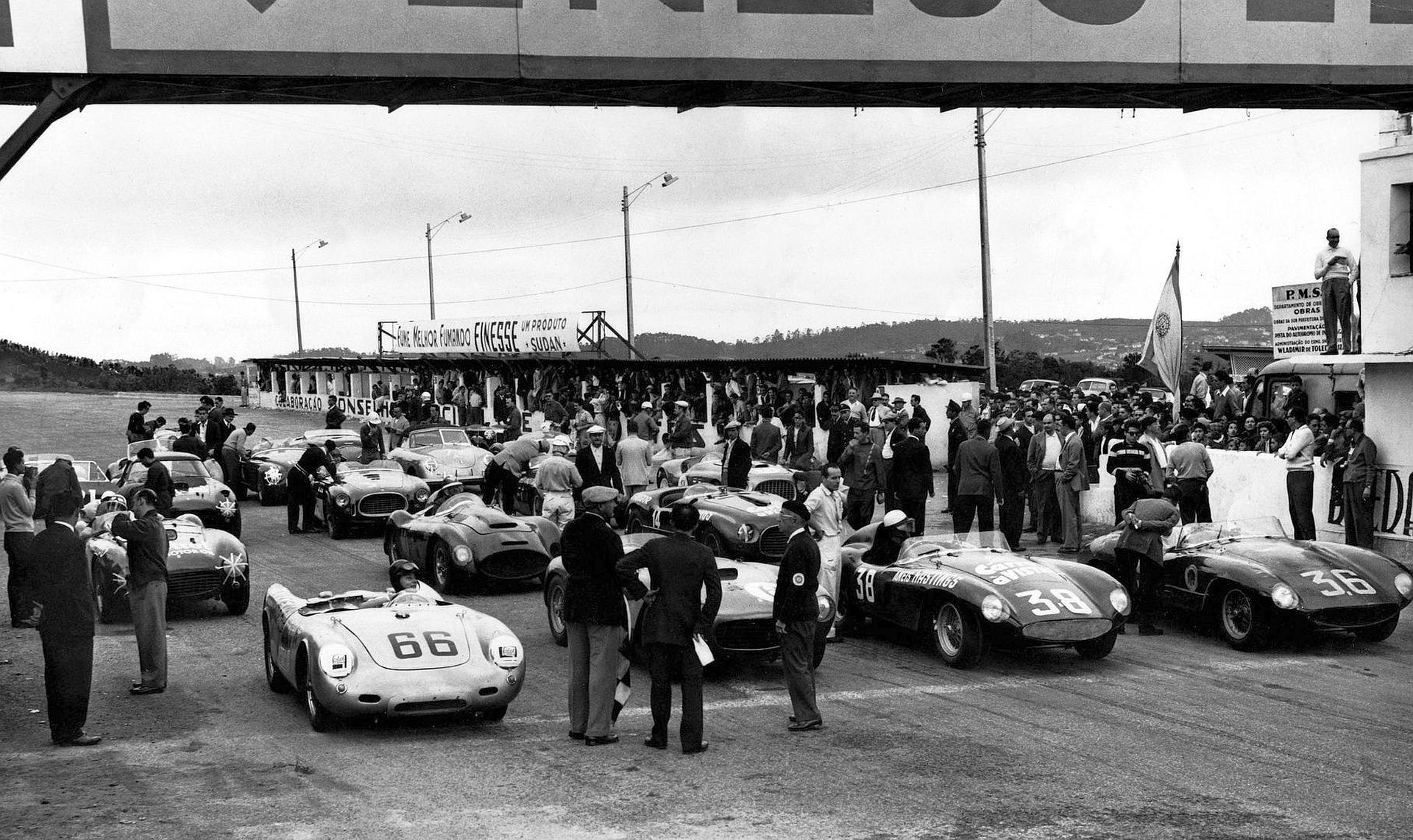 Ferrari na torze Interlagos - historia pełna pasji i sukcesów