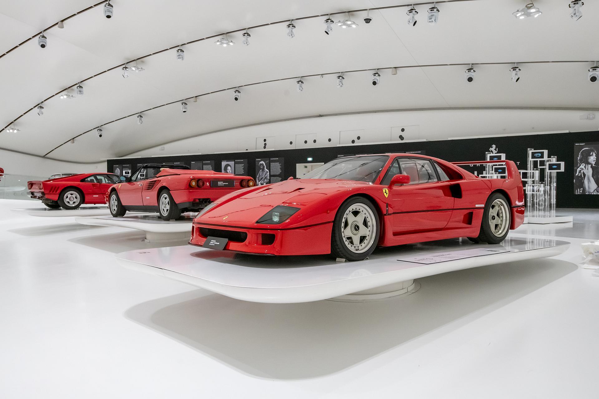 Ferrari i muzyczne legendy - wystawa, gdzie silnik gra pierwsze skrzypce