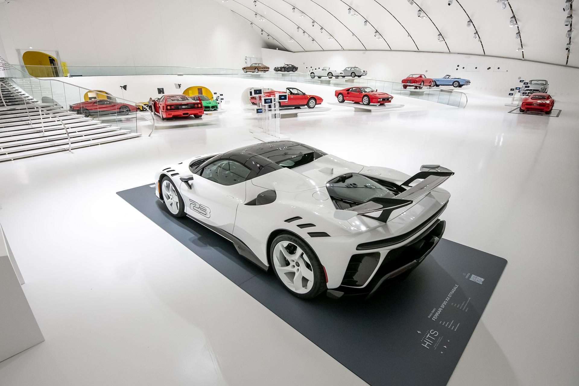 Ferrari i muzyczne legendy - wystawa, gdzie silnik gra pierwsze skrzypce