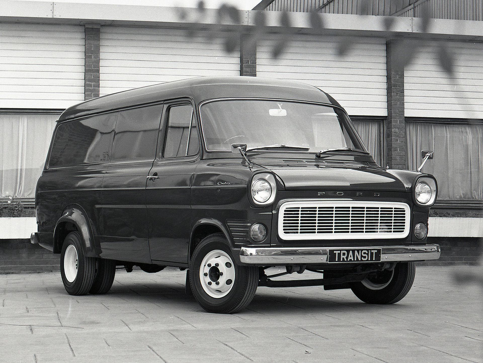 Ford Transit na zakręcie technologicznym - od analogowych rozwiązań, po cyfrowe technologie