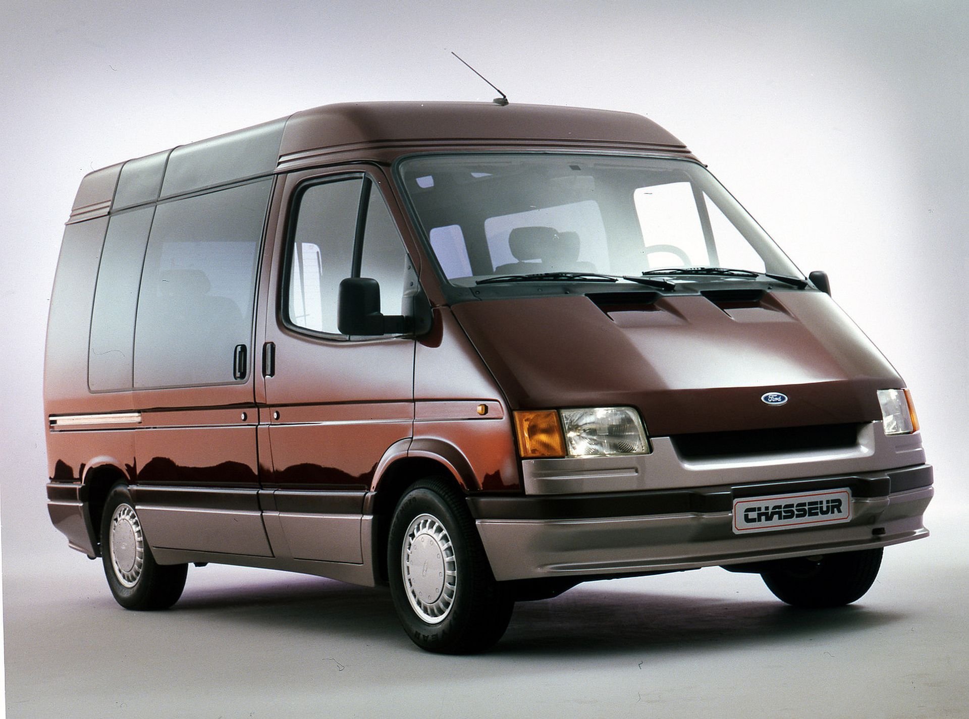 Ford Transit na zakręcie technologicznym - od analogowych rozwiązań, po cyfrowe technologie