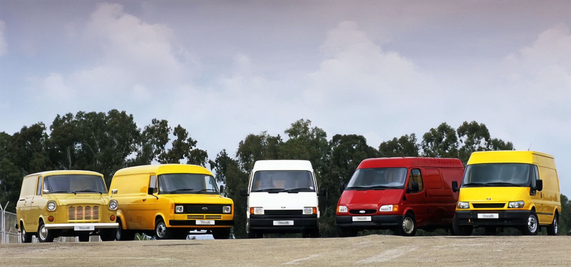 Ford Transit na zakręcie technologicznym - od analogowych rozwiązań, po cyfrowe technologie