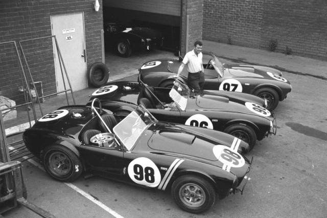 Carroll Shelby i 3 Cobry w wersji roadster, 1963 r.