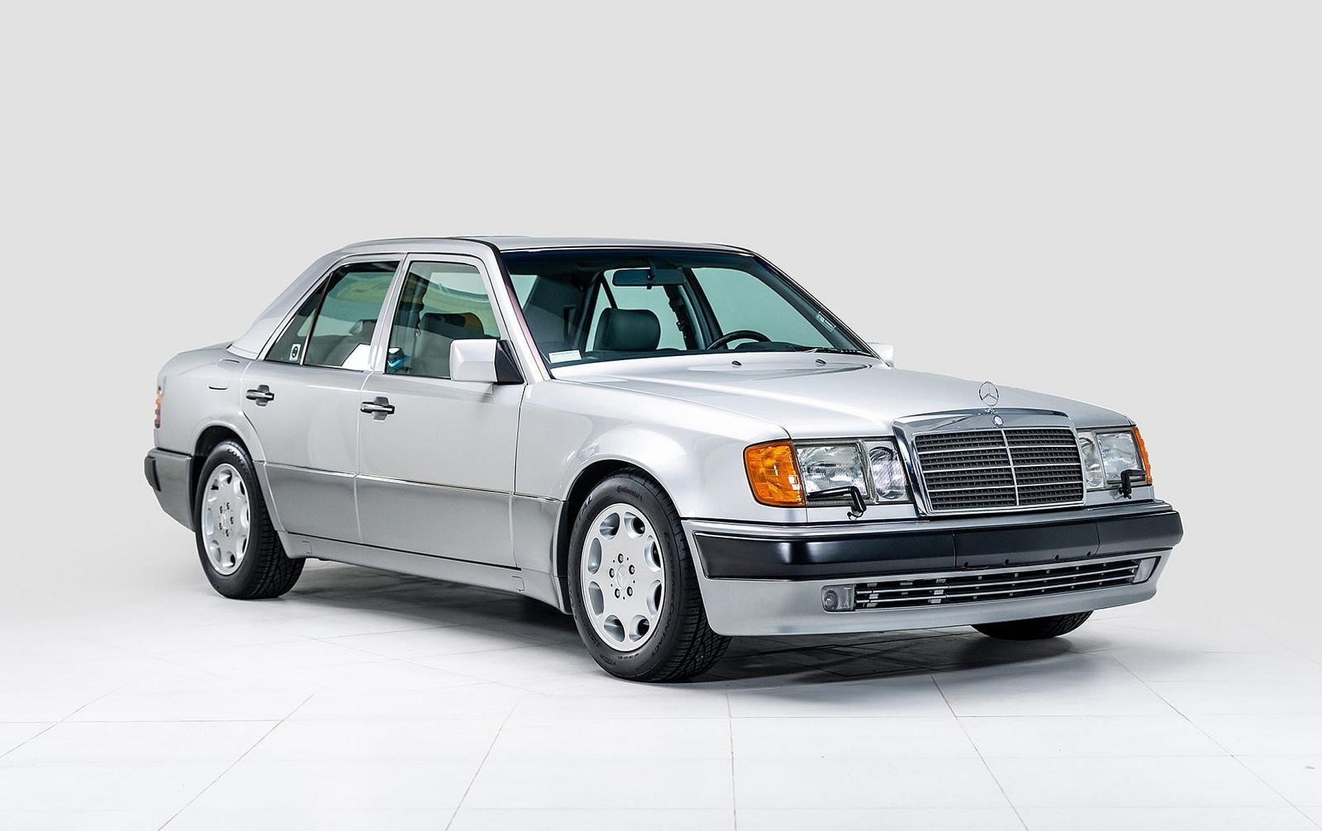 Mercedes-Benz 500E - sportowa limuzyna lat 90., która dziś bije rekordy aukcji