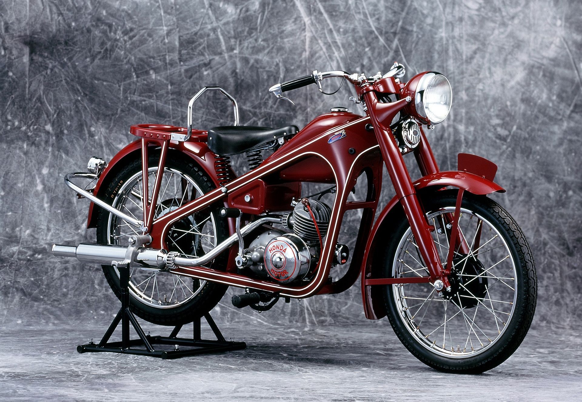 Honda świętuje sukces - 500 milionów motocykli w 76 lat