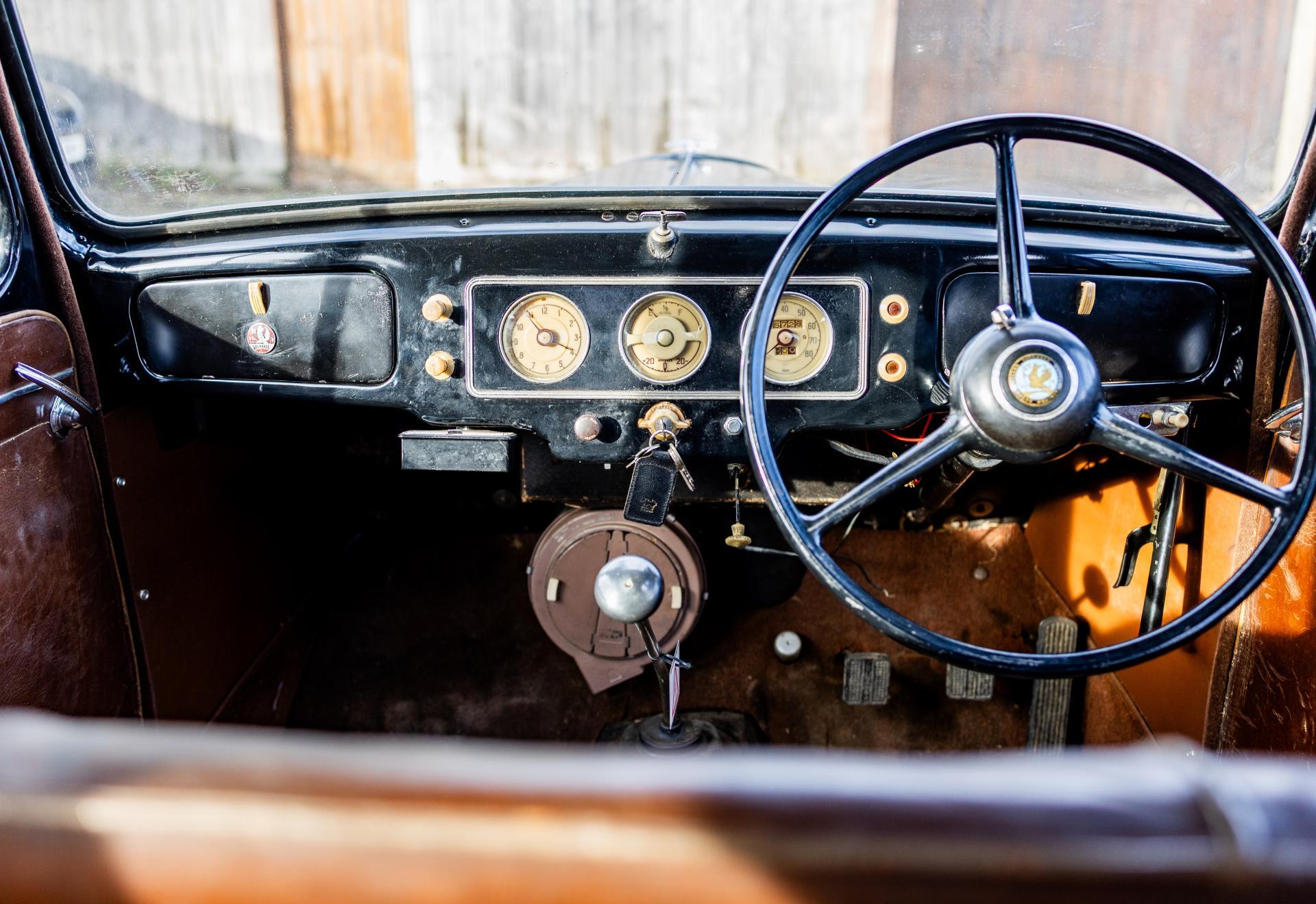 Vauxhall J-Type 14HP z pałacowym rodowodem