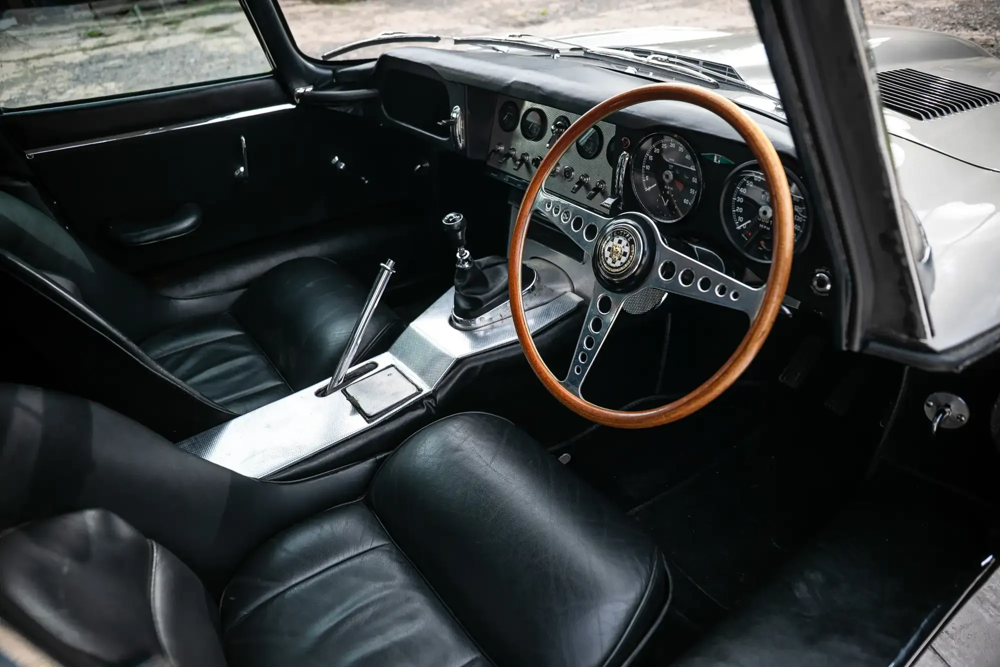 Jaguar E-Type 3.8 Coupé - klasyk, który zagrał u boku Rowana Atkinsona