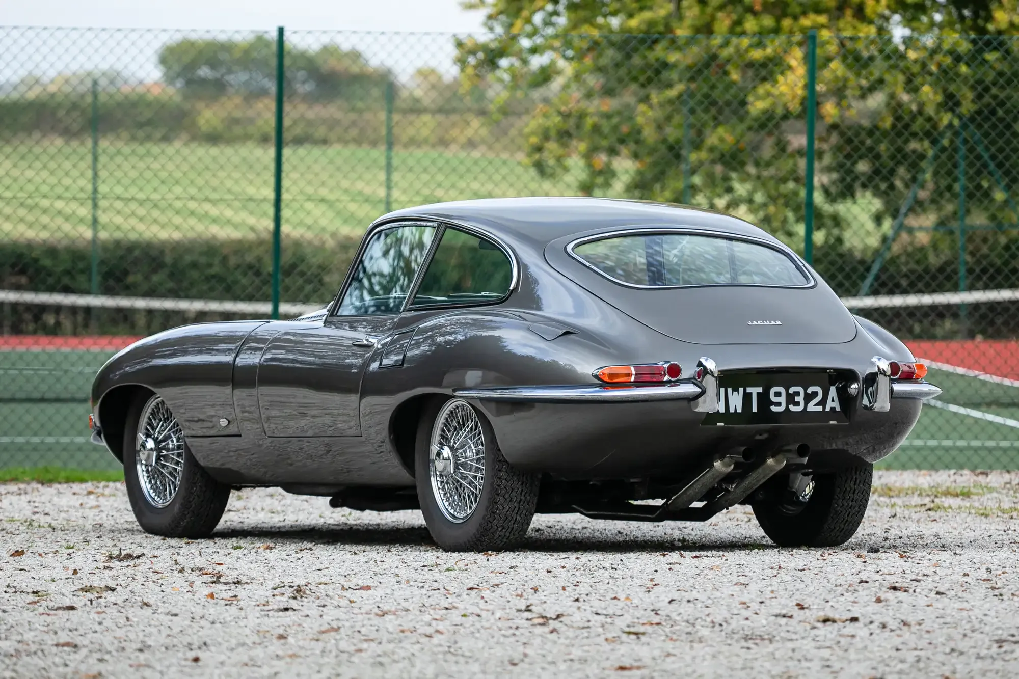 Jaguar E-Type 3.8 Coupé - klasyk, który zagrał u boku Rowana Atkinsona