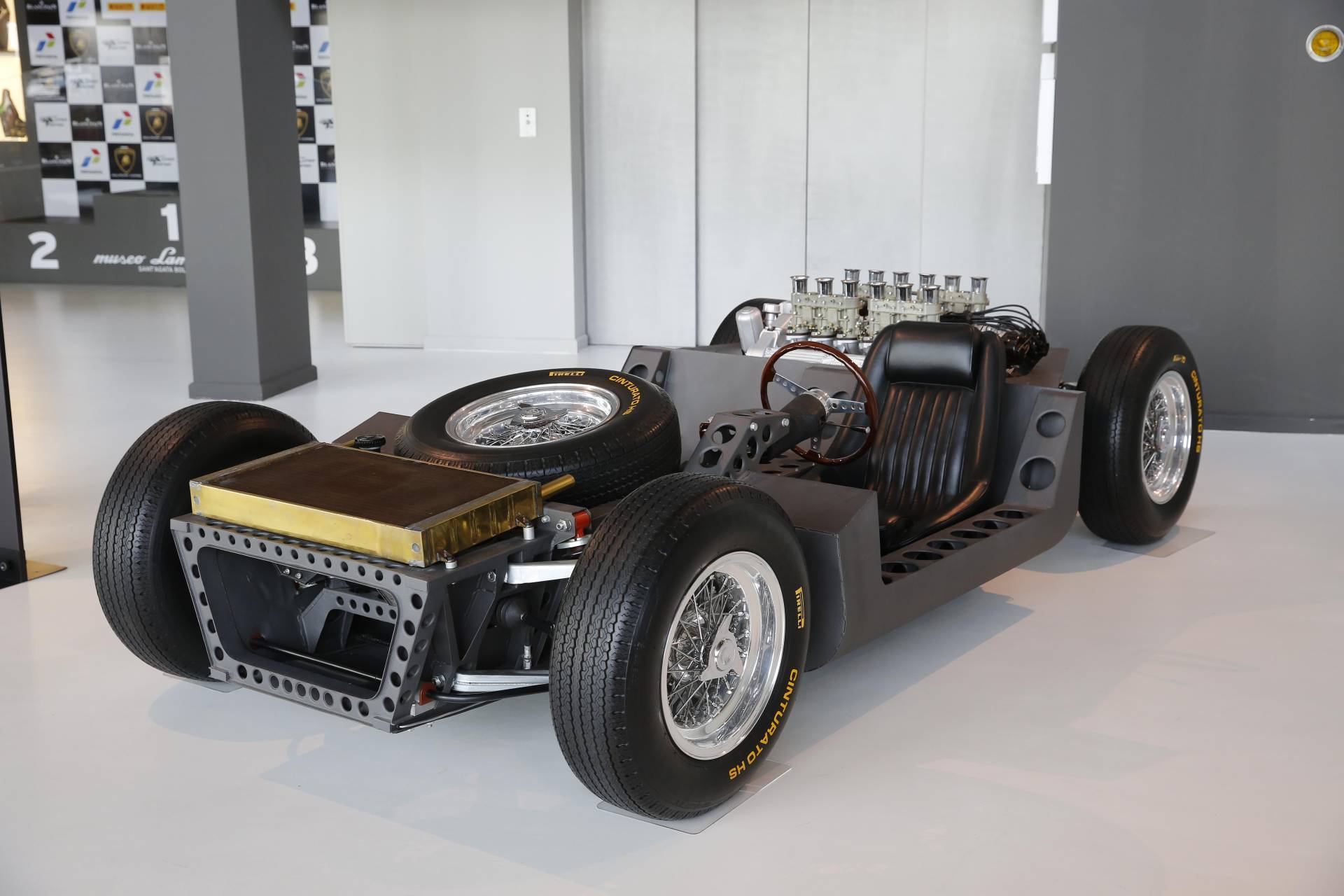 Lamborghini Miura - narodziny legendy, która zmieniła bieg historii motoryzacji