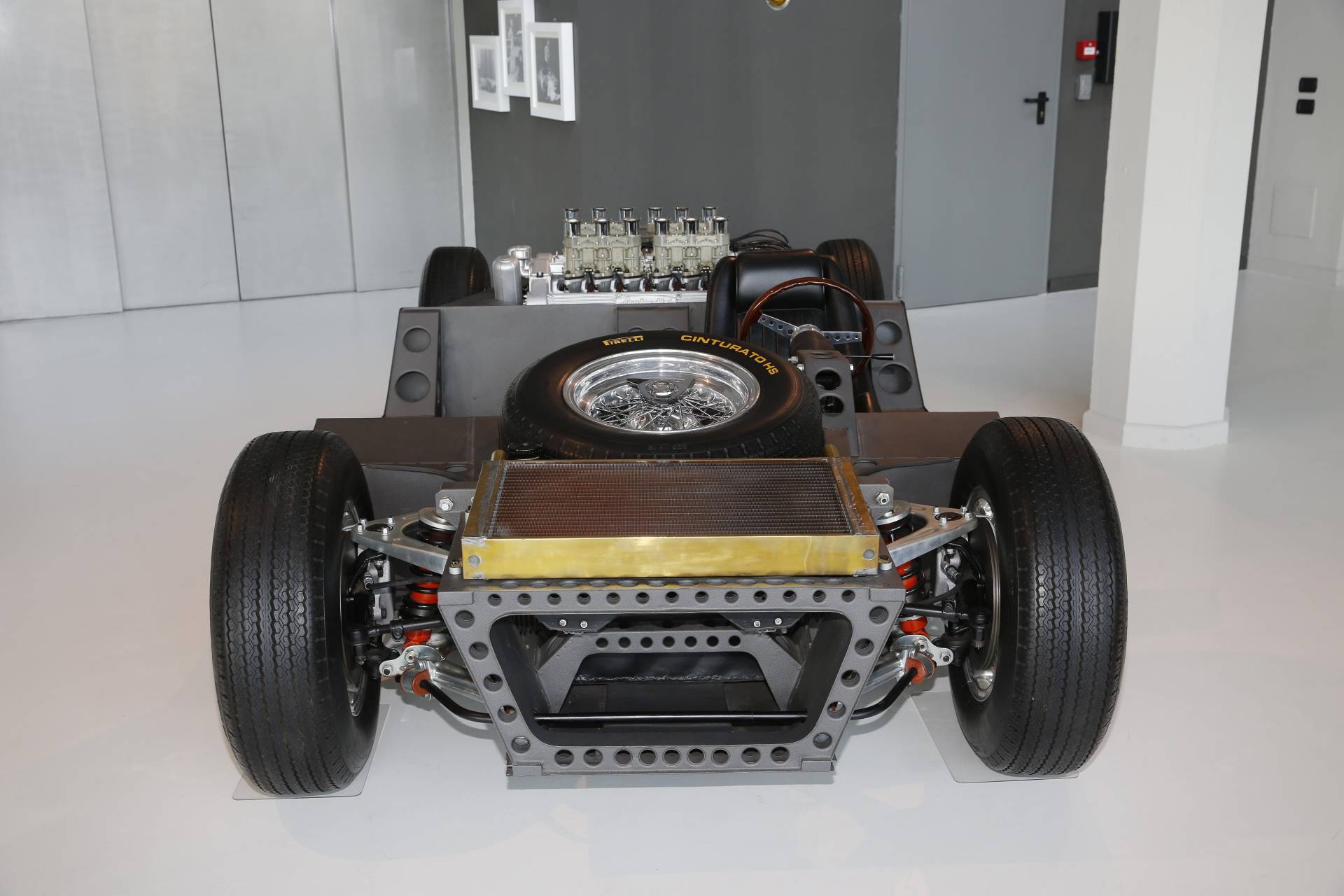 Lamborghini Miura - narodziny legendy, która zmieniła bieg historii motoryzacji