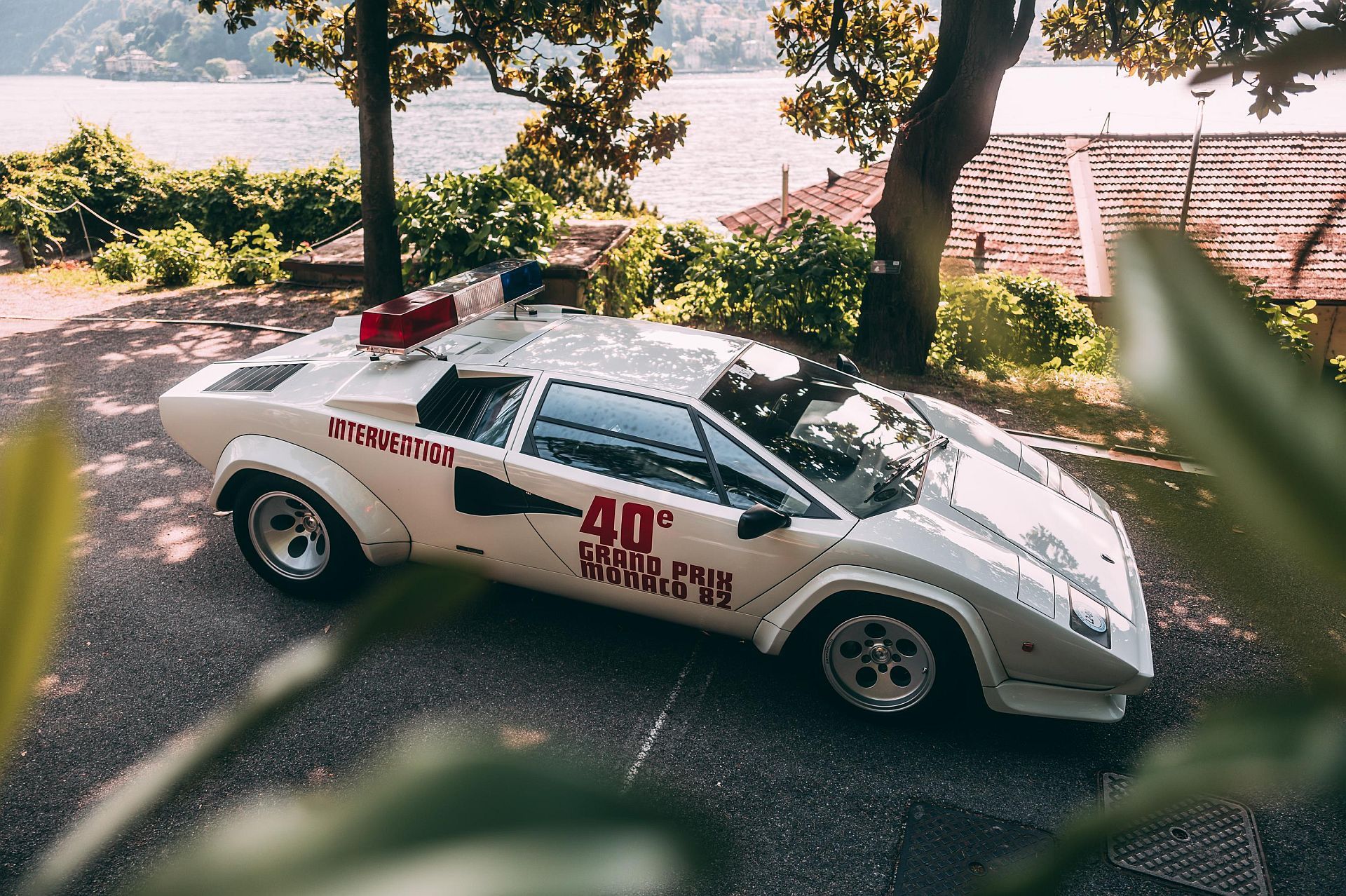 Lamborghini nad jeziorem Como - piękno, historia i prędkość w jednym miejscu