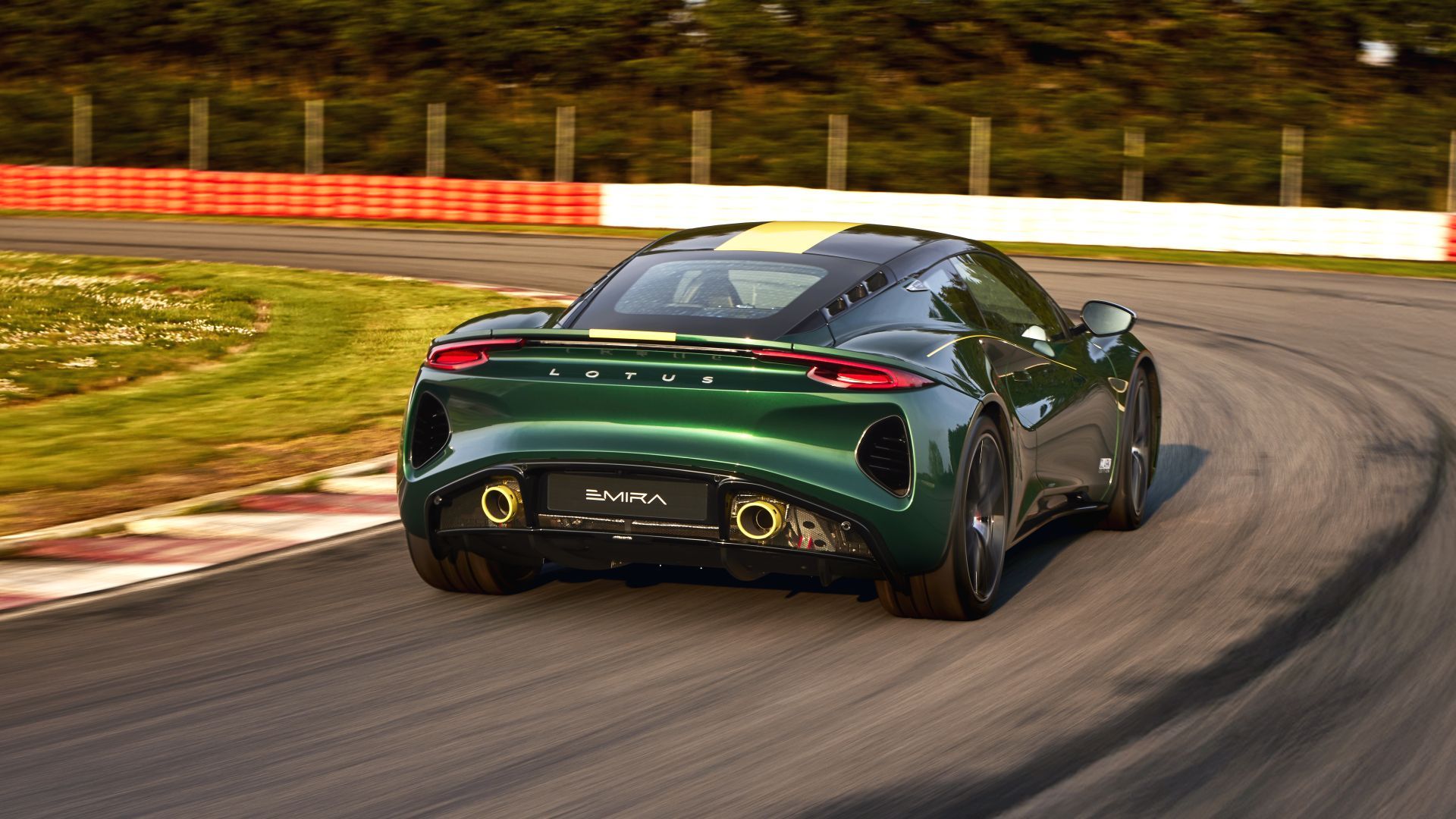 Lotus Emira Clark Edition - hołd dla ikony motorsportu Jima Clarka