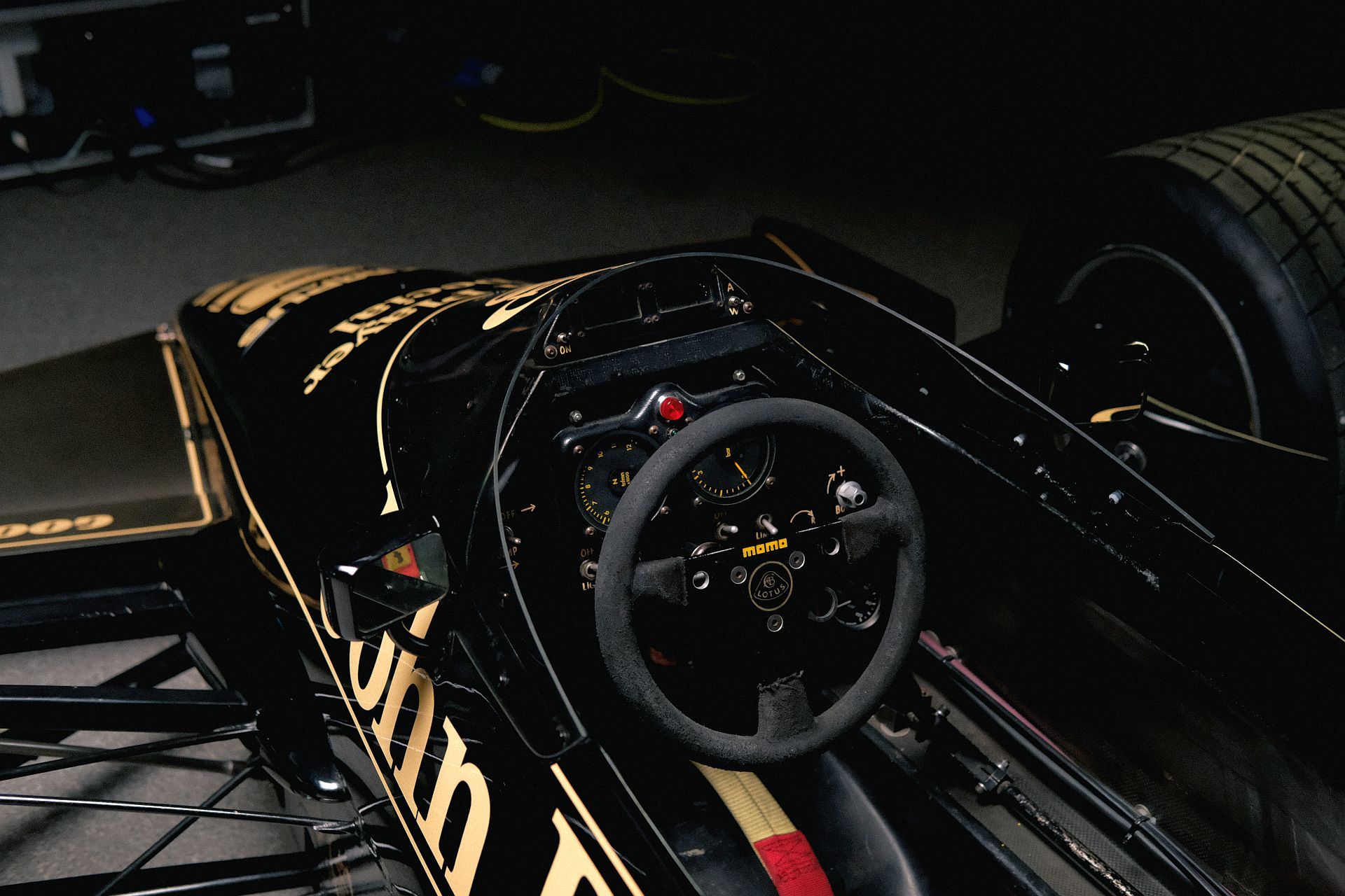 Bruno Senna i Lotus świętują pierwsze zwycięstwo Ayrtona Senny w F1