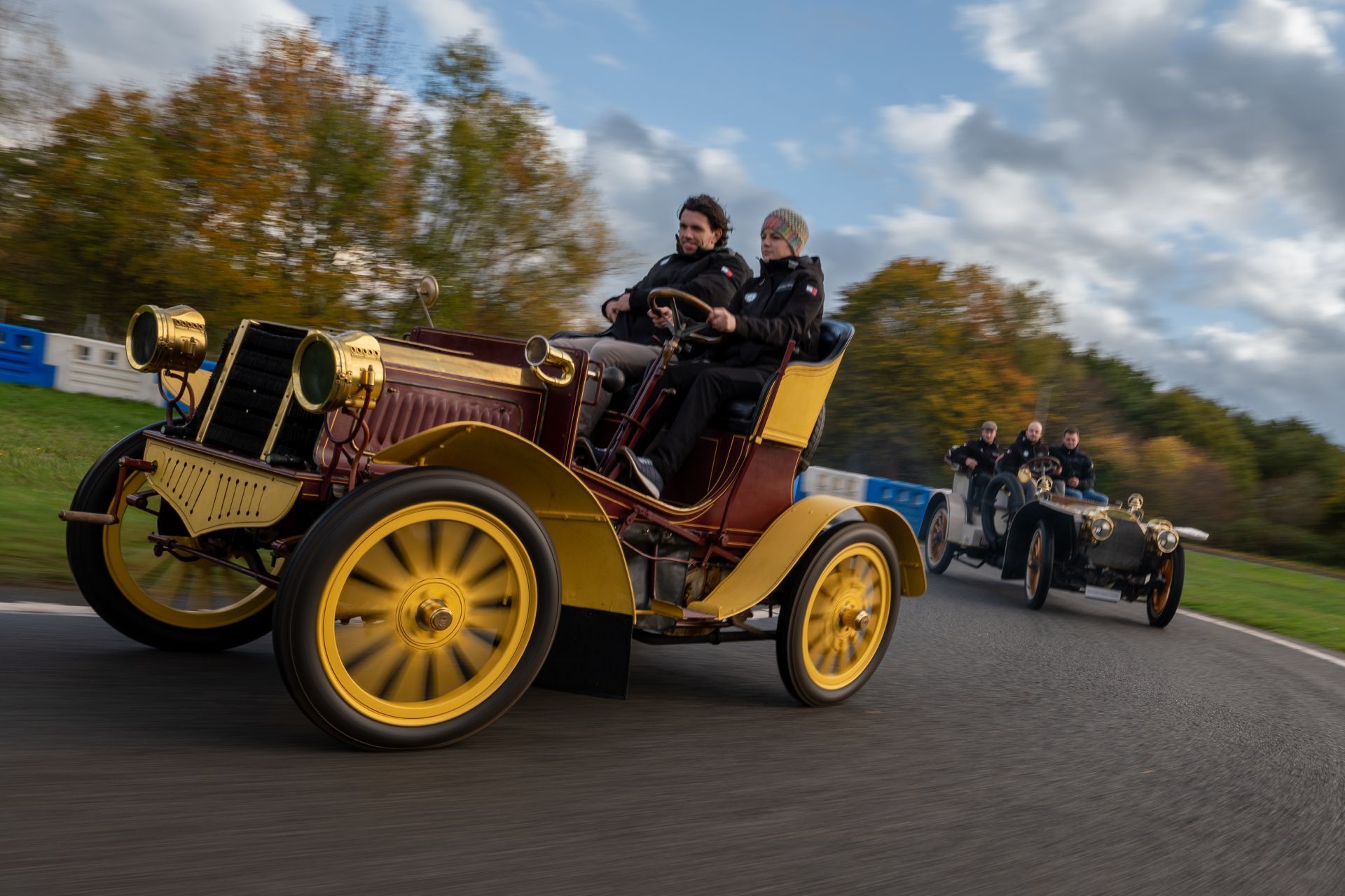 Benz Spider w deszczu i chwale - legendarny weteran podbija rajd z Londynu do Brighton