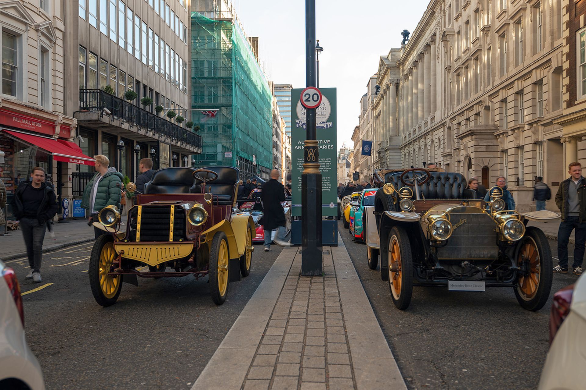 Benz Spider w deszczu i chwale - legendarny weteran podbija rajd z Londynu do Brighton