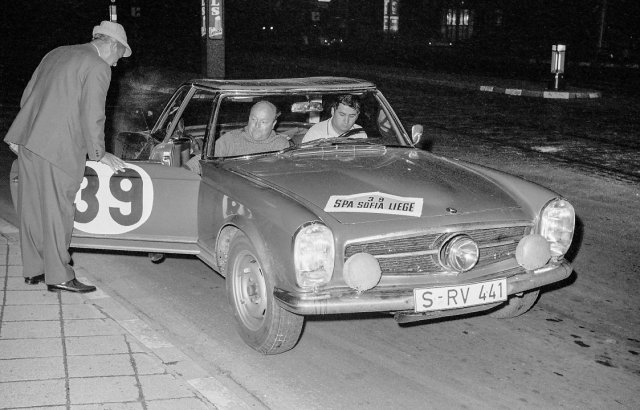 Mercedes-Benz 230 SL