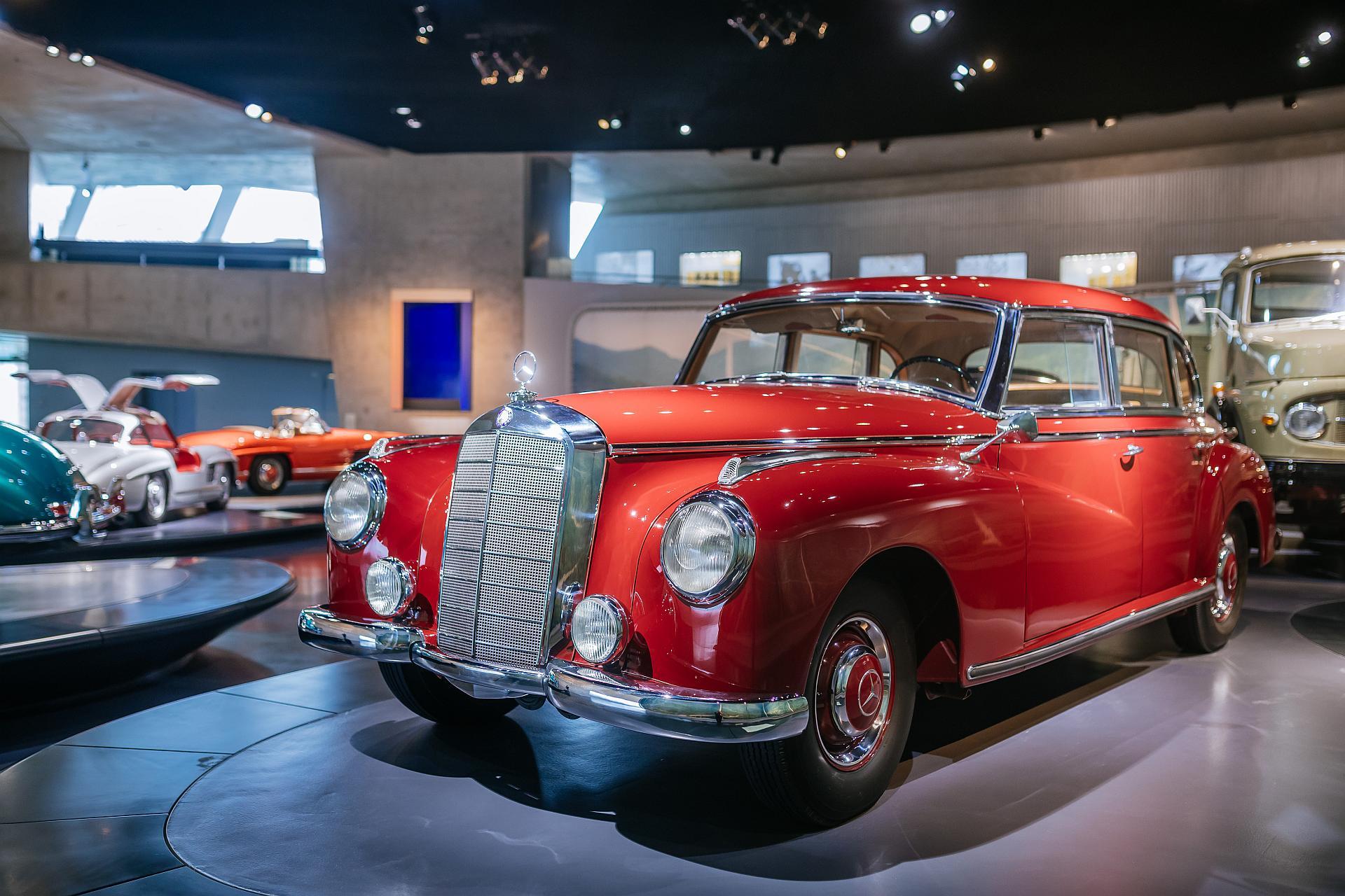 Mercedes-Benz 300 "Adenauer" - ikona luksusu epoki powojennego rozkwitu