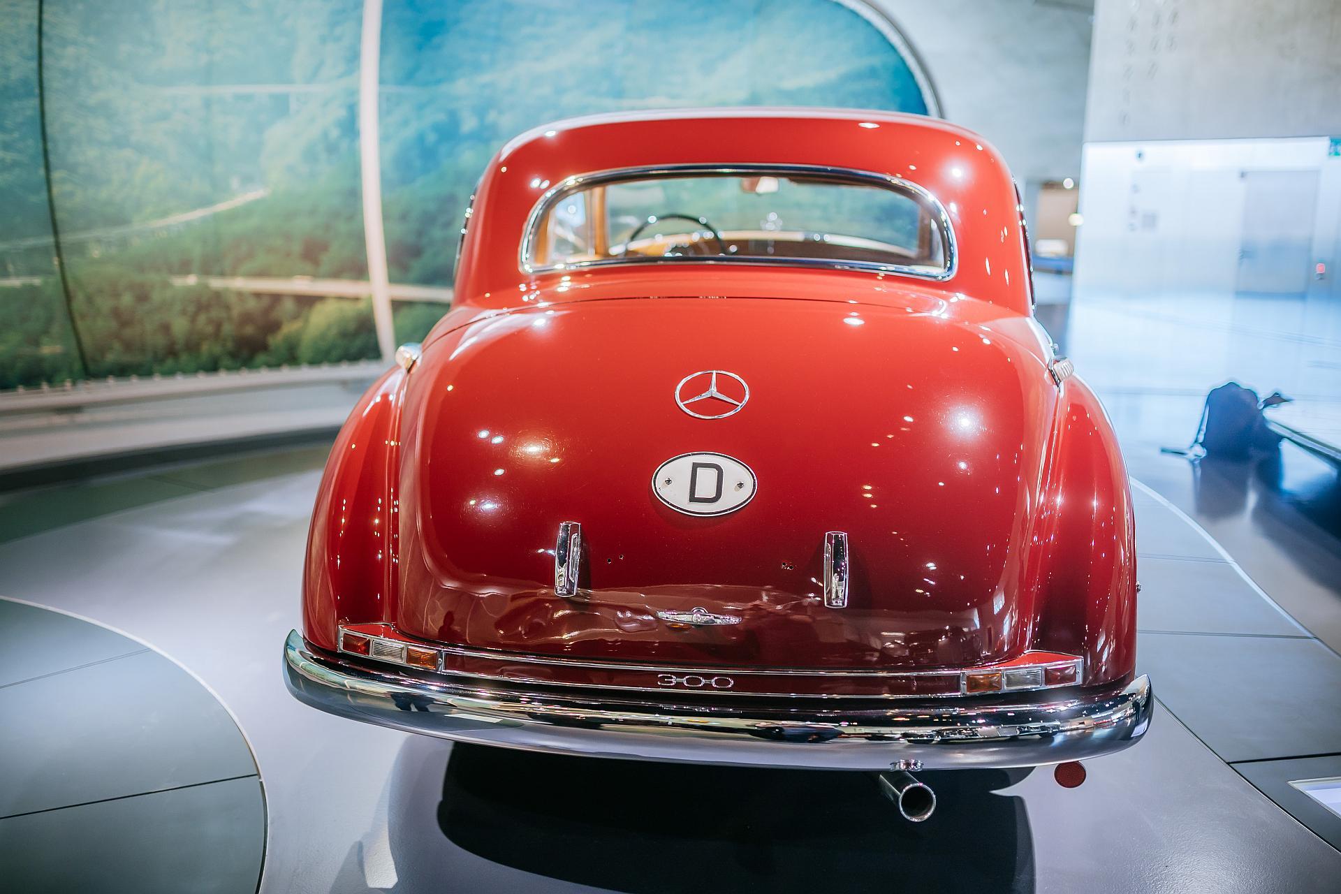 Mercedes-Benz 300 "Adenauer" - ikona luksusu epoki powojennego rozkwitu