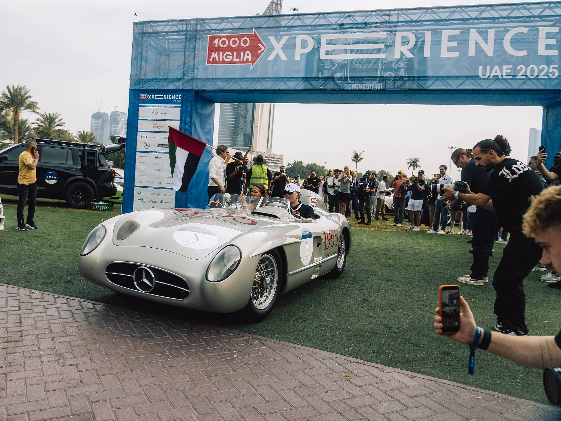 Mercedes-Benz 300 SLR na trasie 1000 Miglia Experience UAE