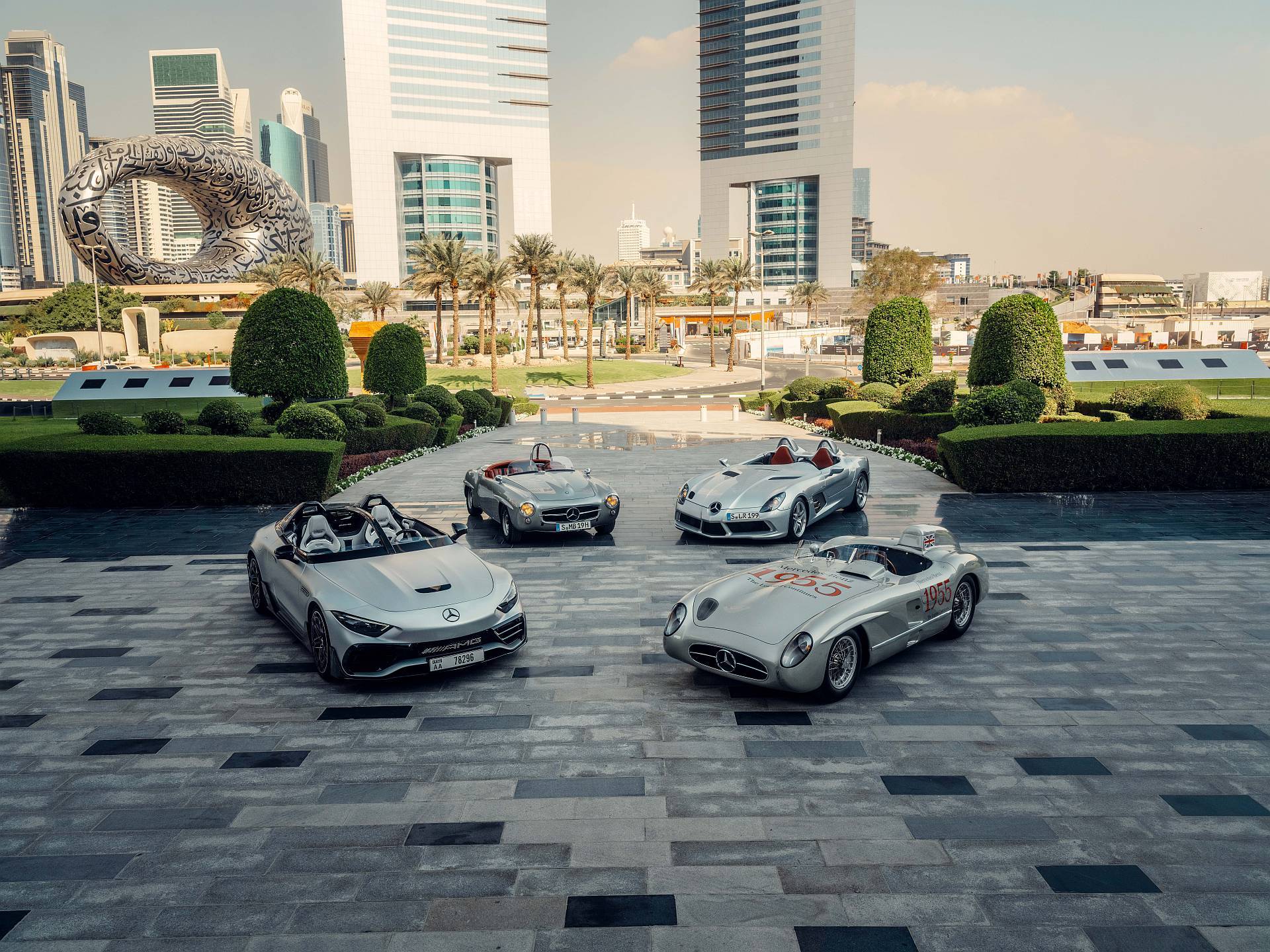 Mercedes-Benz 300 SLR na trasie 1000 Miglia Experience UAE