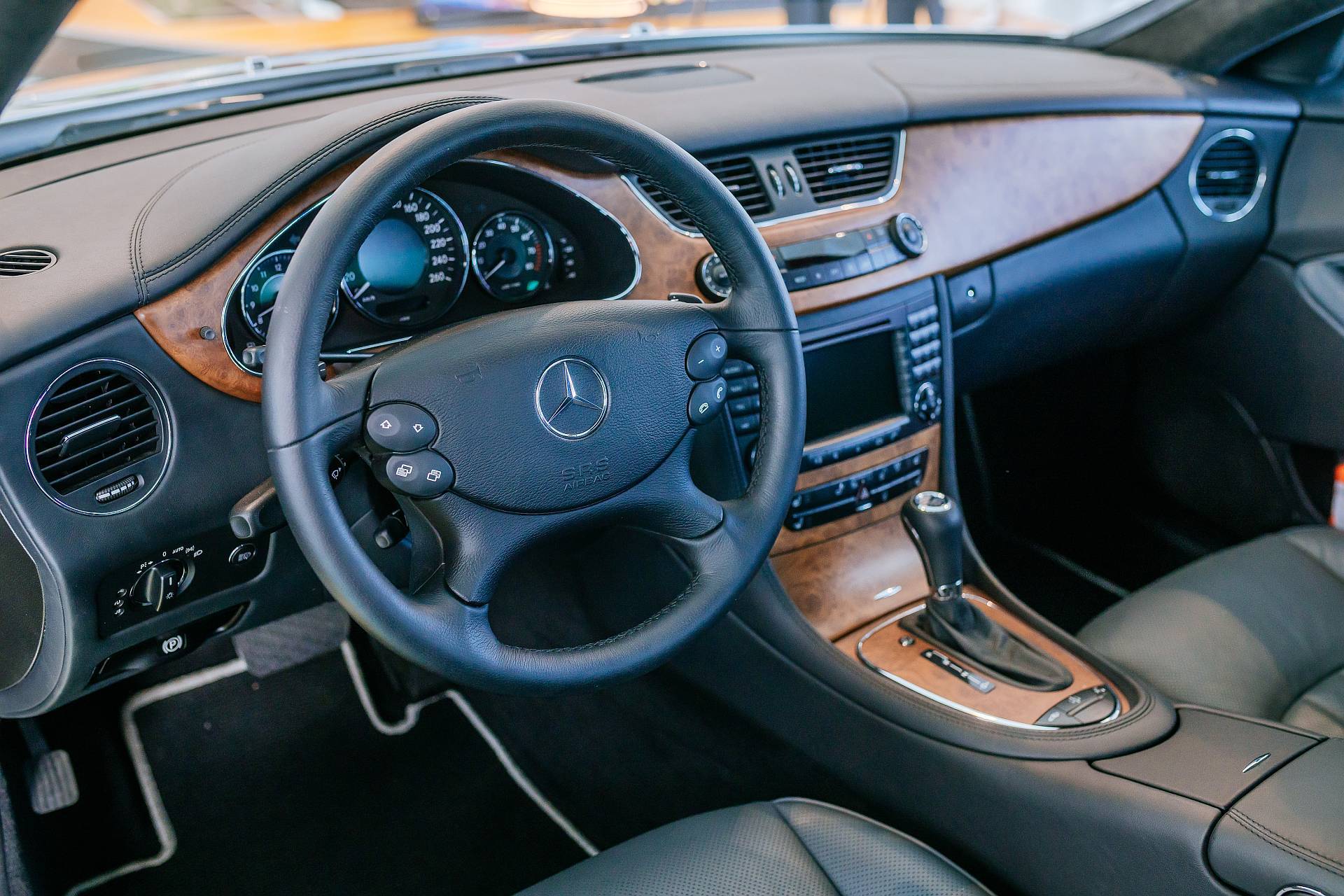 Mercedes-Benz CLS 350 CGI - srebrna legenda z Genewy