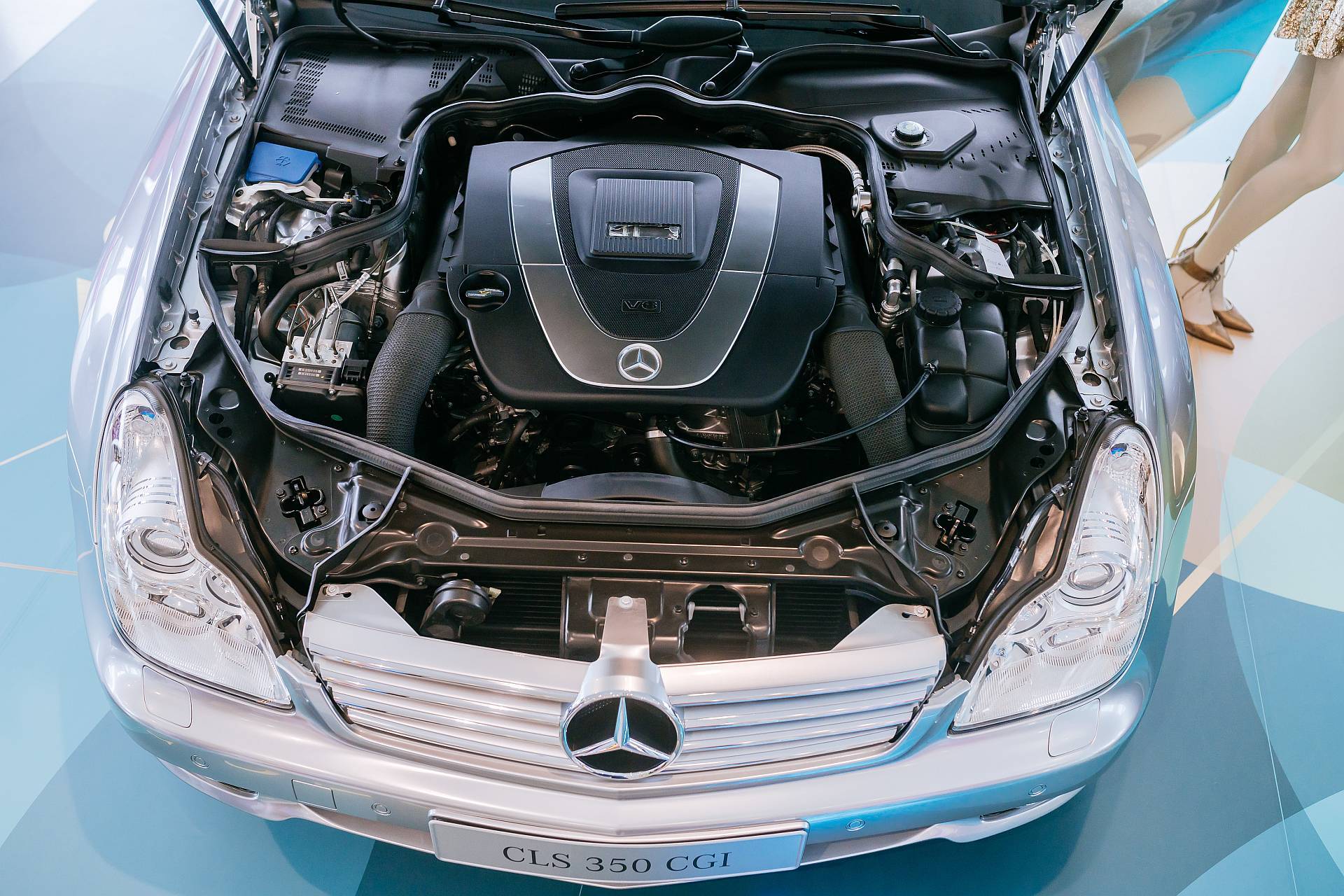 Mercedes-Benz CLS 350 CGI - srebrna legenda z Genewy