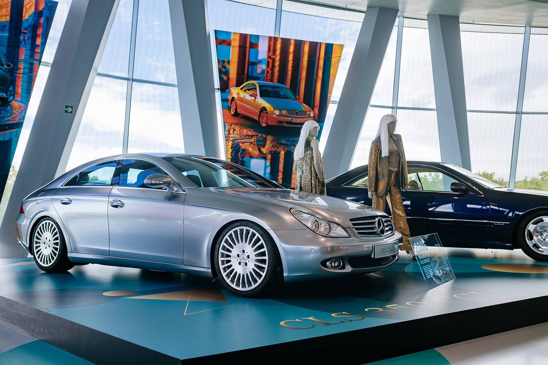 Mercedes-Benz CLS 350 CGI - srebrna legenda z Genewy