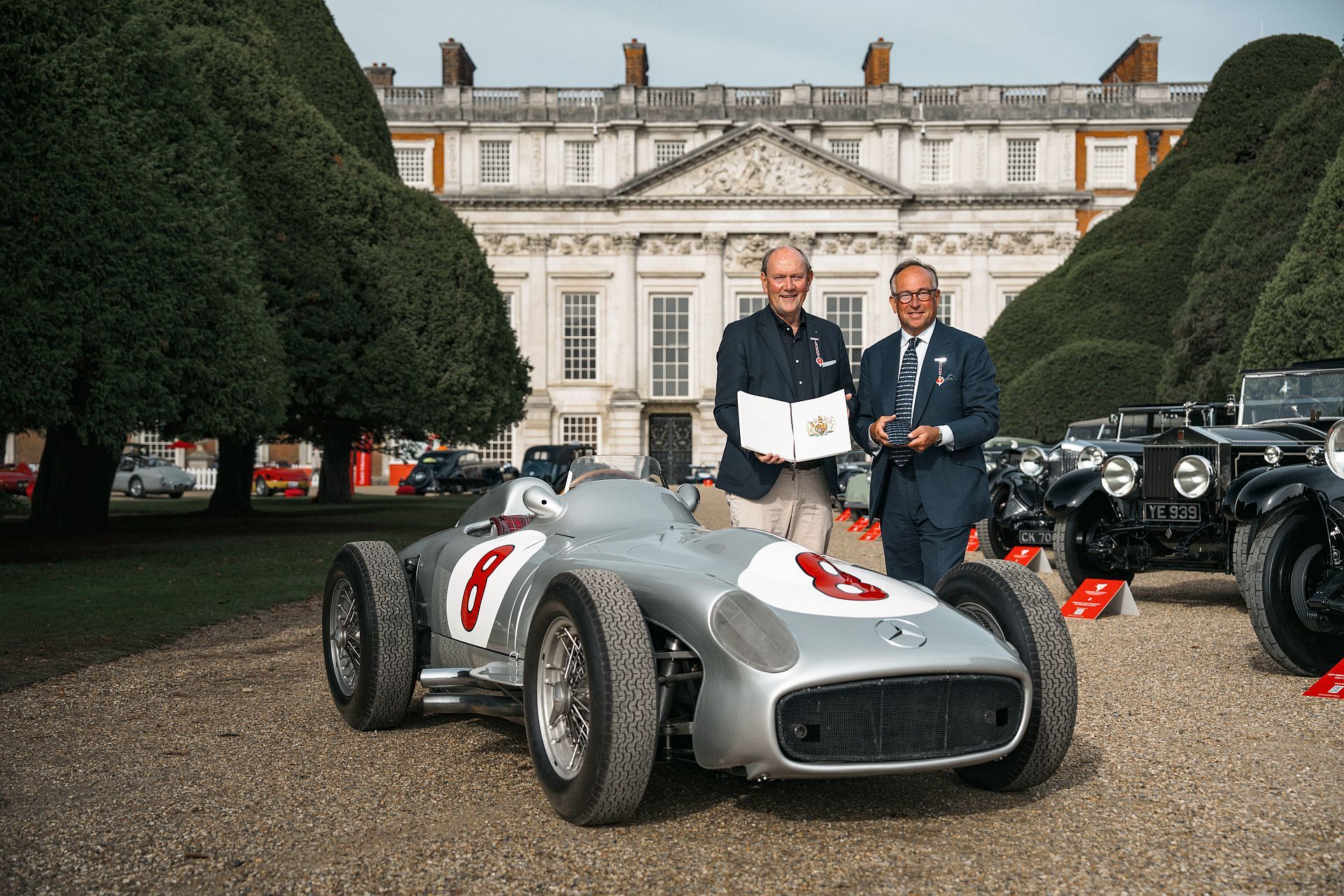 Rzemiosło na najwyższym poziomie: Mercedes-Benz Classic i Henry Poole & Co w Hampton Court Palace