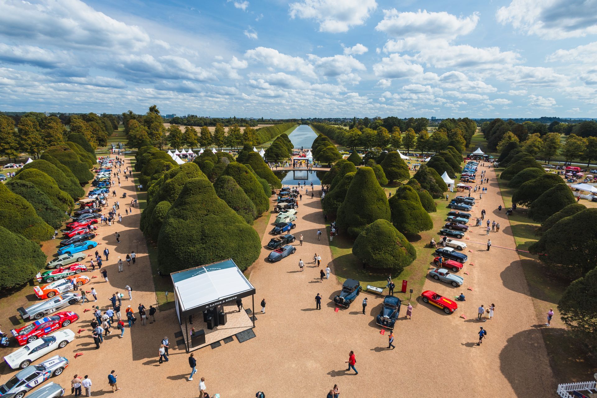 Rzemiosło na najwyższym poziomie: Mercedes-Benz Classic i Henry Poole & Co w Hampton Court Palace