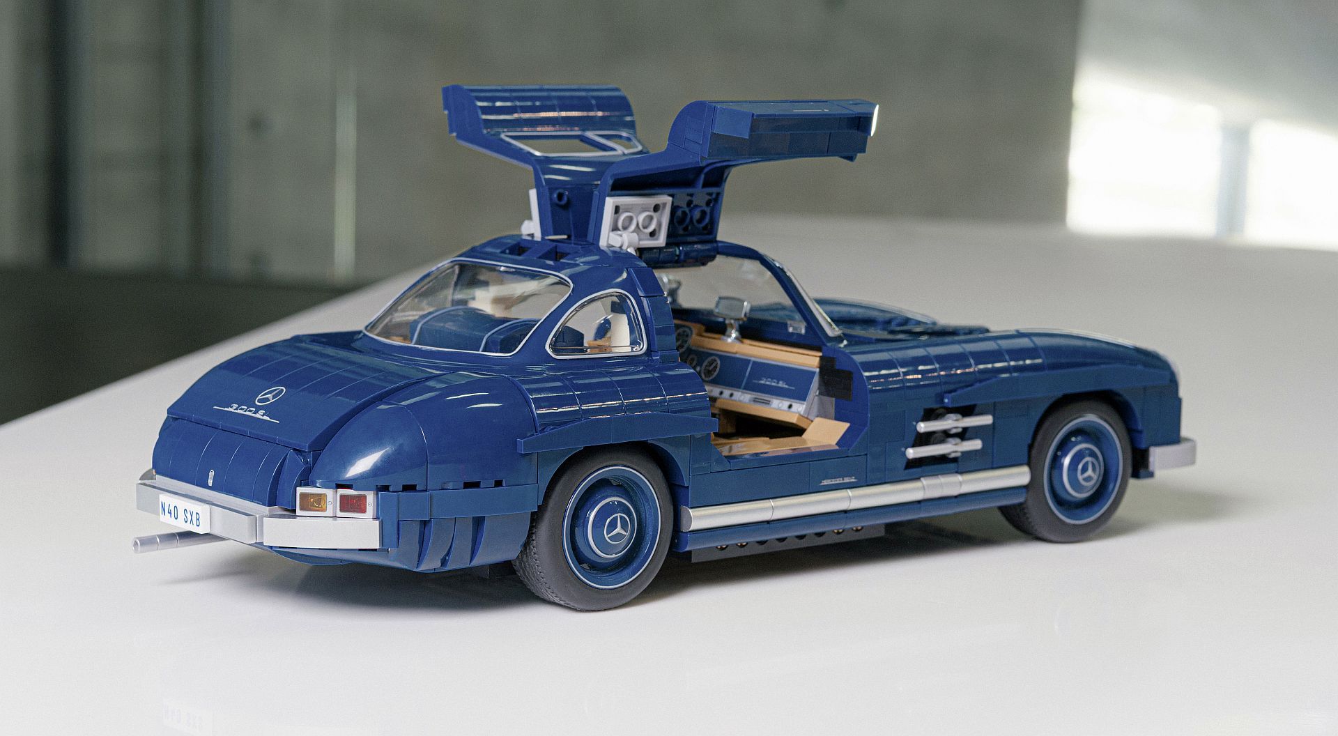 Mercedes-Benz 300 SL w skali 1:12 od Mattel Brick Shop
