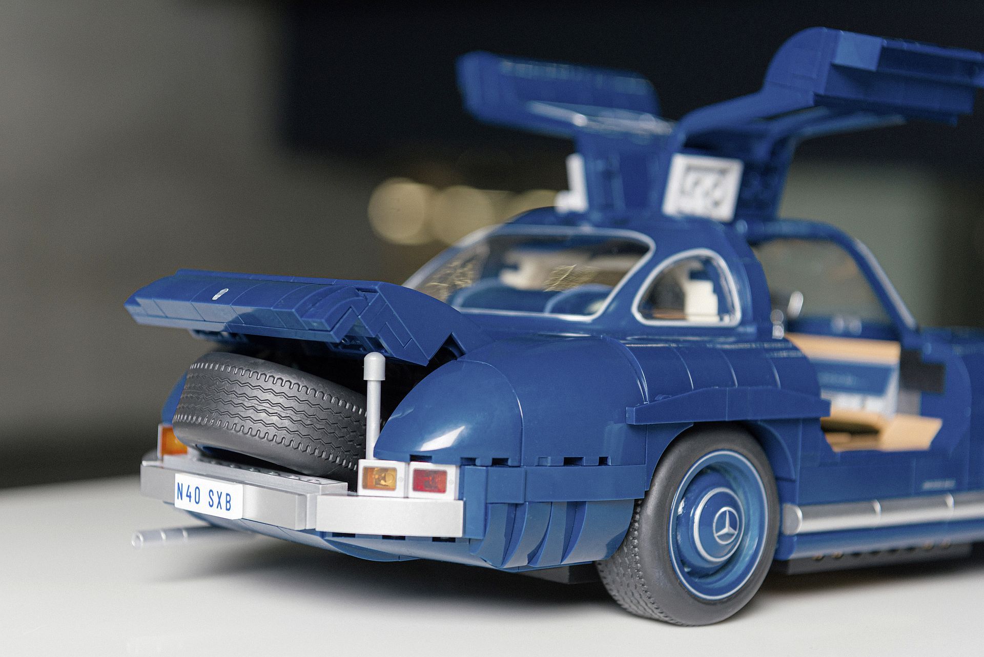 Mercedes-Benz 300 SL w skali 1:12 od Mattel Brick Shop