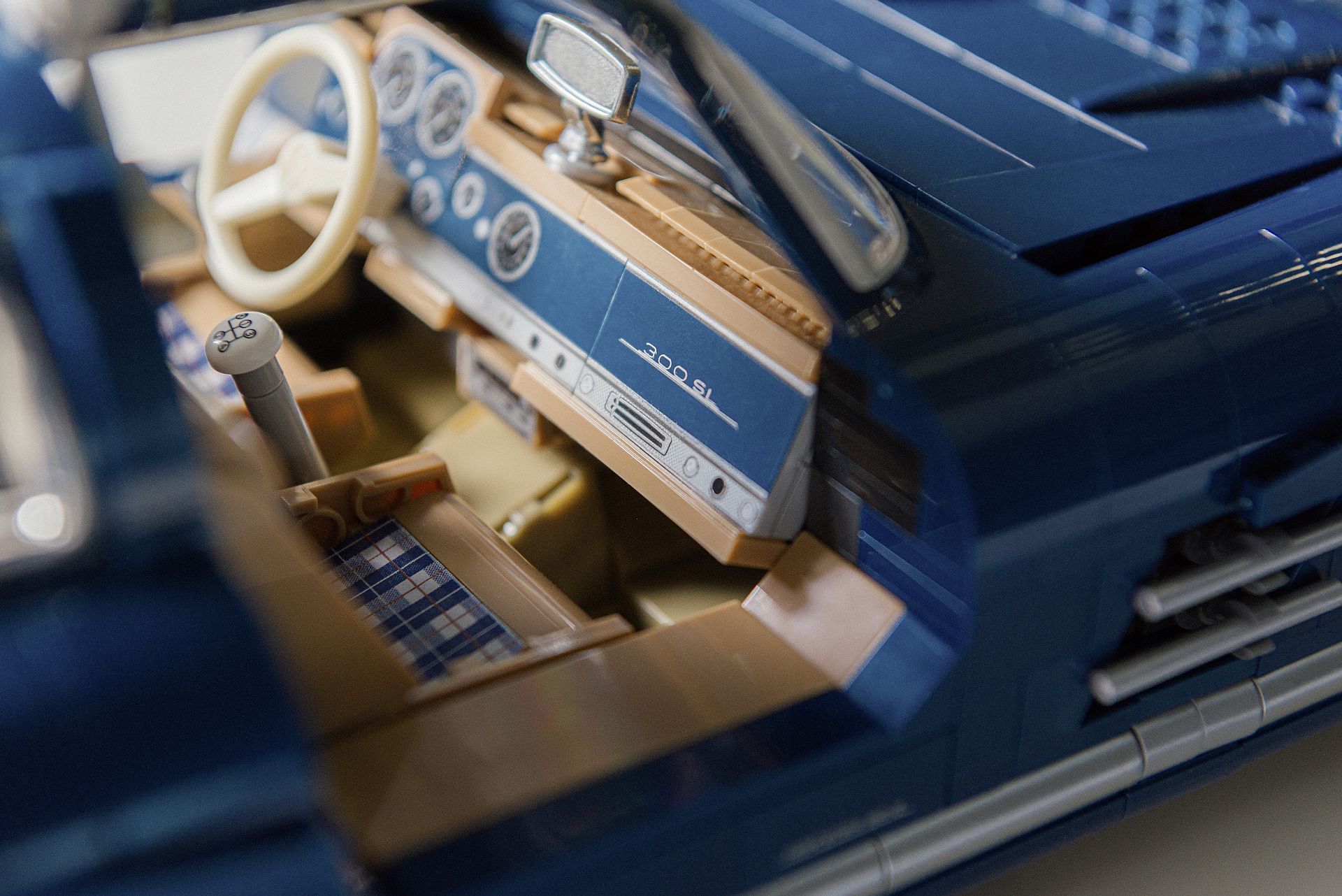 Mercedes-Benz 300 SL w skali 1:12 od Mattel Brick Shop