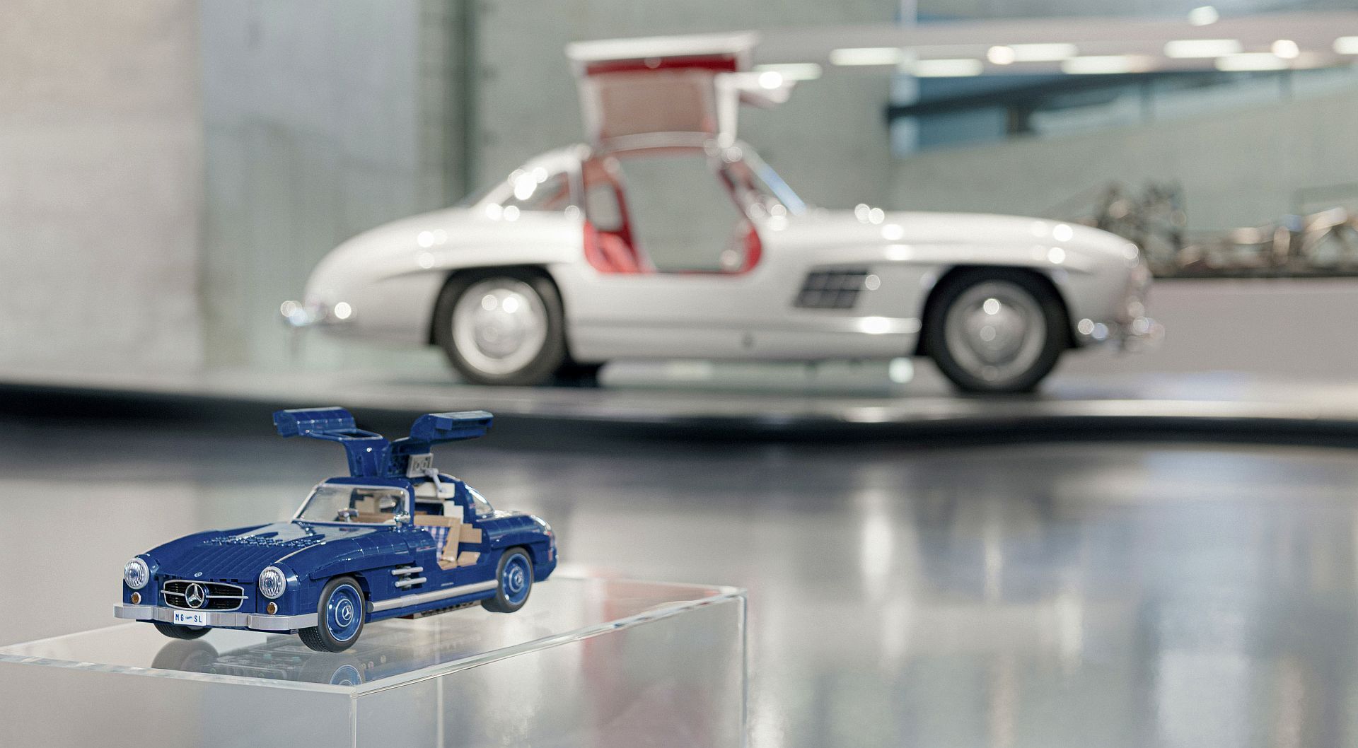 Mercedes-Benz 300 SL w skali 1:12 od Mattel Brick Shop