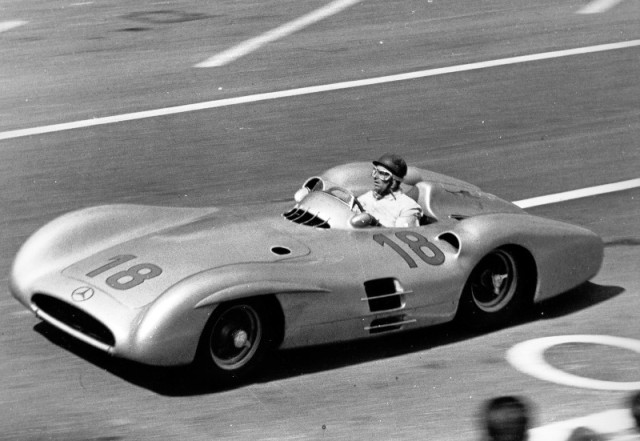 Reims 1954 r., Juan Manuel Fangio (numer startowy 18) w Mercedes-Benz W 196 R Streamliner