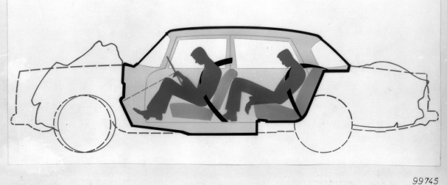 Diagram prezentujący kabinę pasażerką i kontrolowaną strefę zgniotu jako tzw. sztywna "klatka"