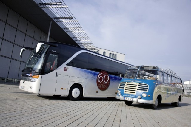 Setra S 8 z 1951 r. oraz Setra S 415 HD Special Edition z okazji "60. lecia marki Setra"