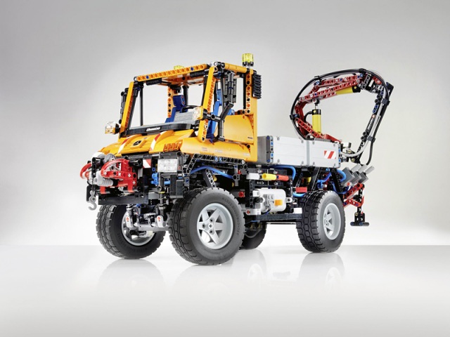 Unimog U 400 w skali 1:12,5 z klocków LEGO