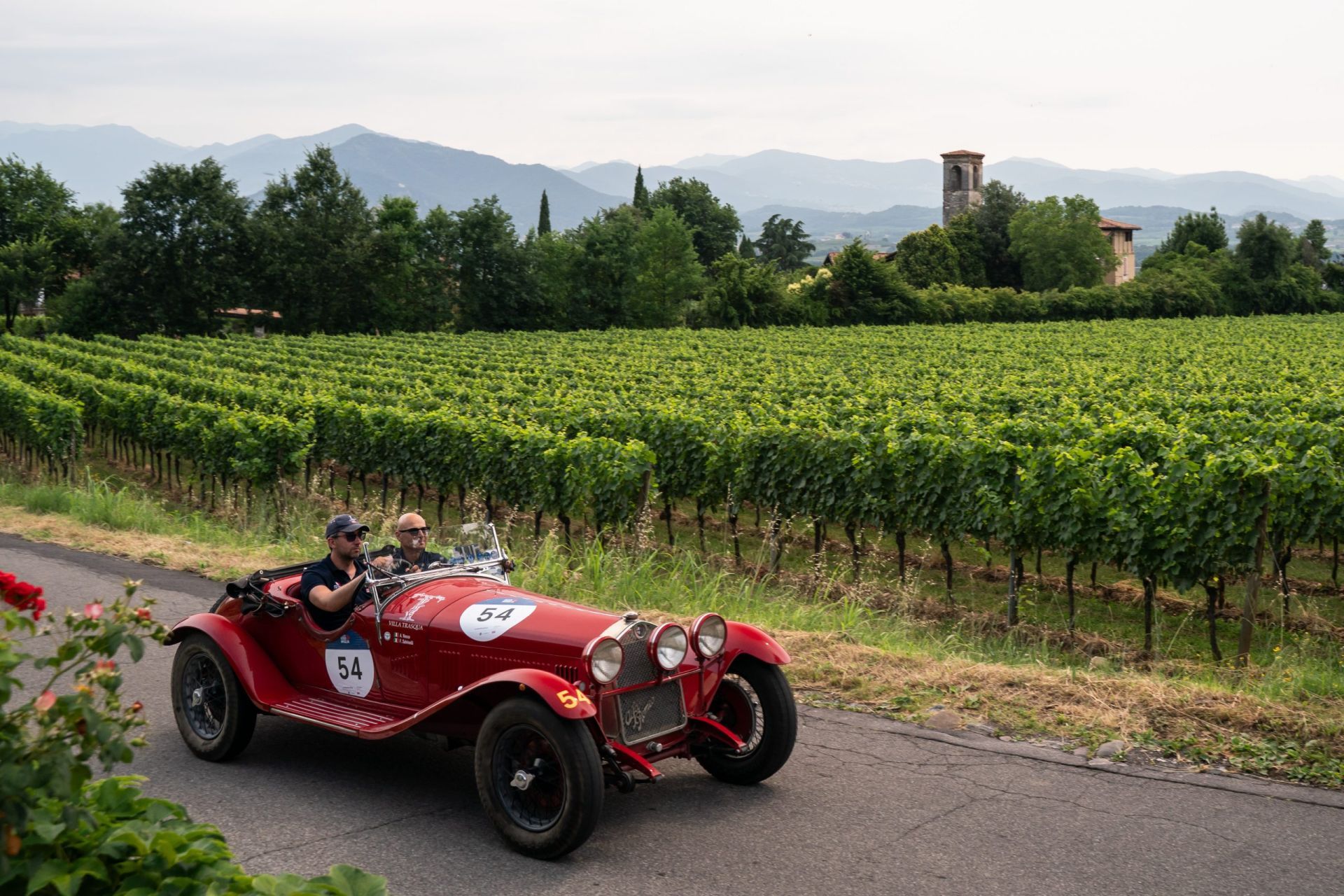1000 Miglia 2025 - legendarna trasa, klasyczne auta i triumf Vesco-Salvinellego