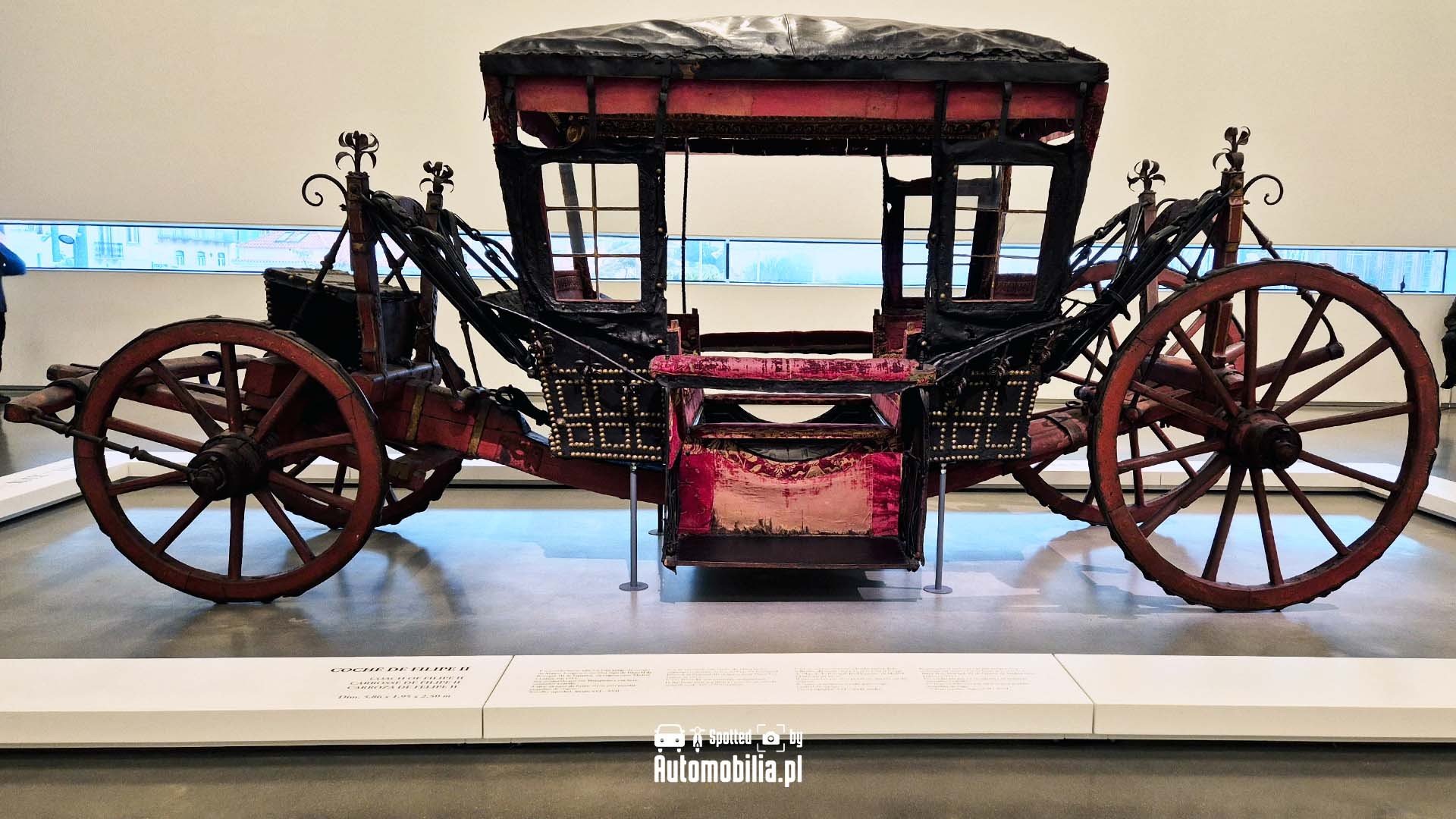 Muzeum powozów w Lizbonie - gdy luksus miał cztery koła i sześć koni