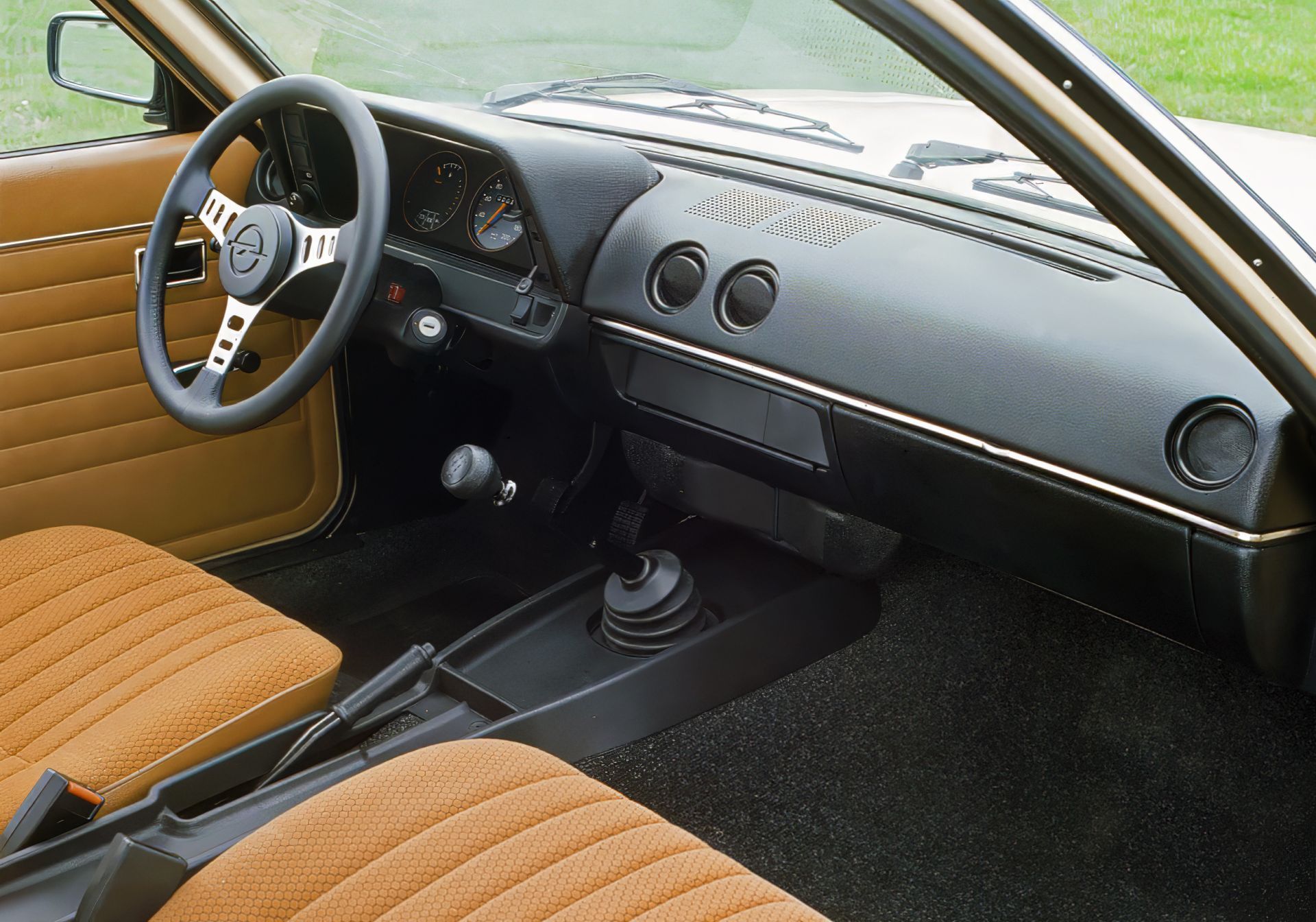 Opel Ascona B i Manta B obchodzą 50. urodziny