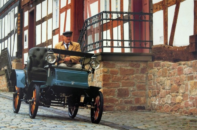 Pierwszy automobil zbudowany w Rüsselsheim w 1899 r.