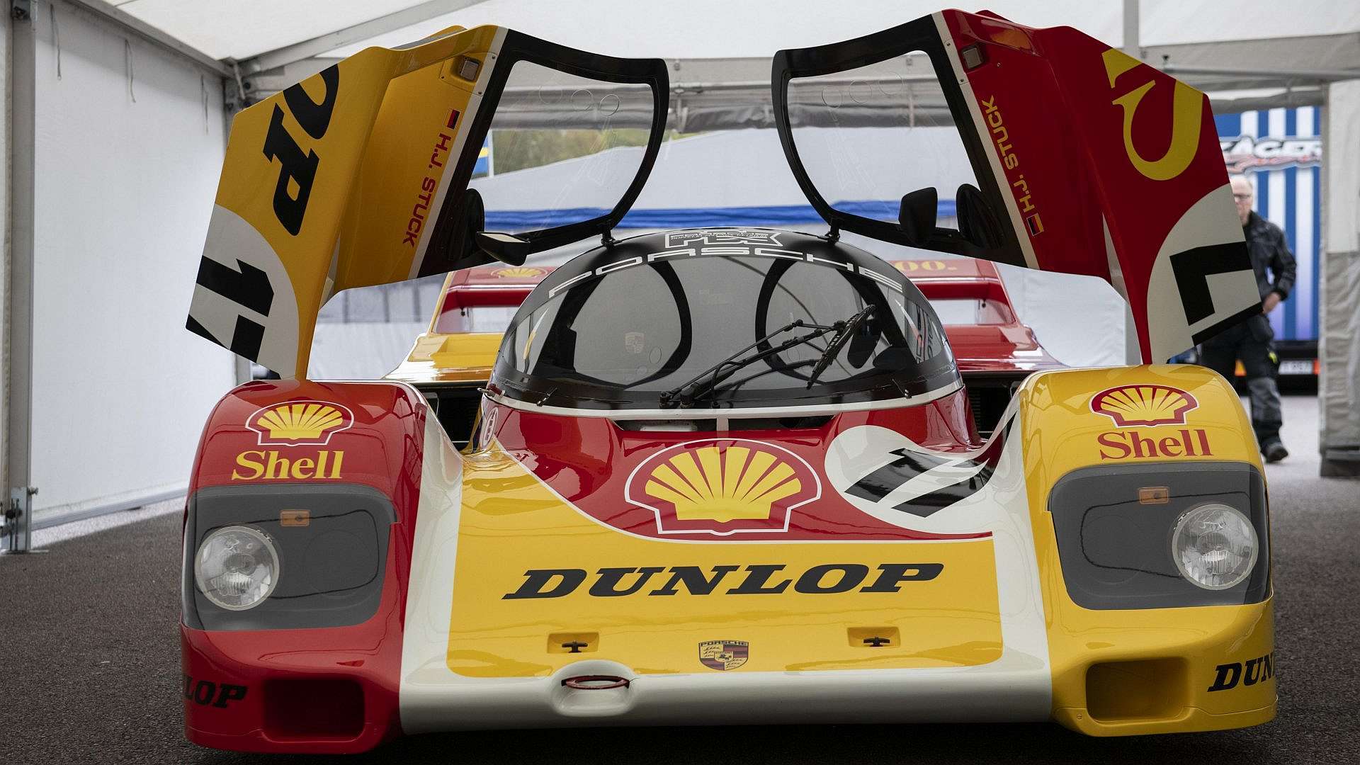 Spełnione marzenie z dzieciństwa - Książę Karol Filip i ikona wyścigów Porsche 962 C