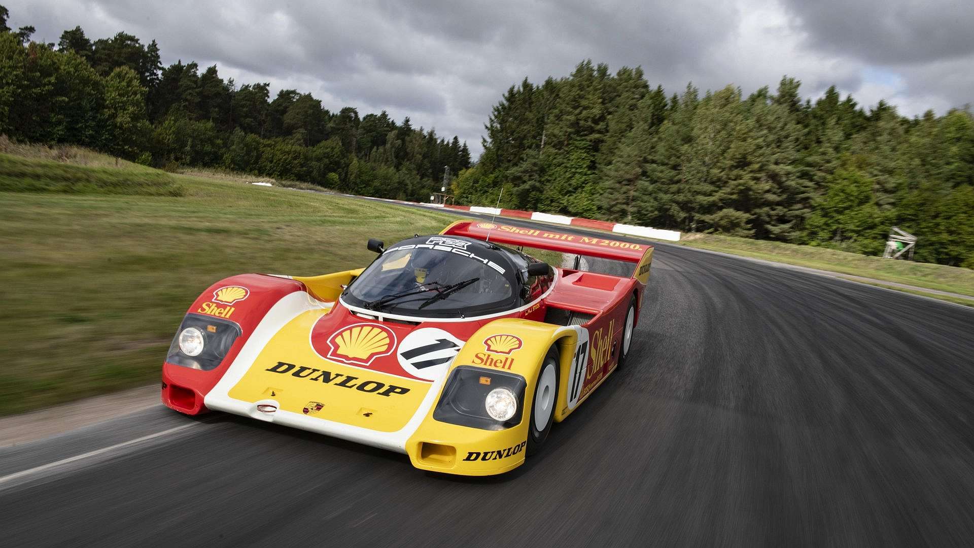 Spełnione marzenie z dzieciństwa - Książę Karol Filip i ikona wyścigów Porsche 962 C