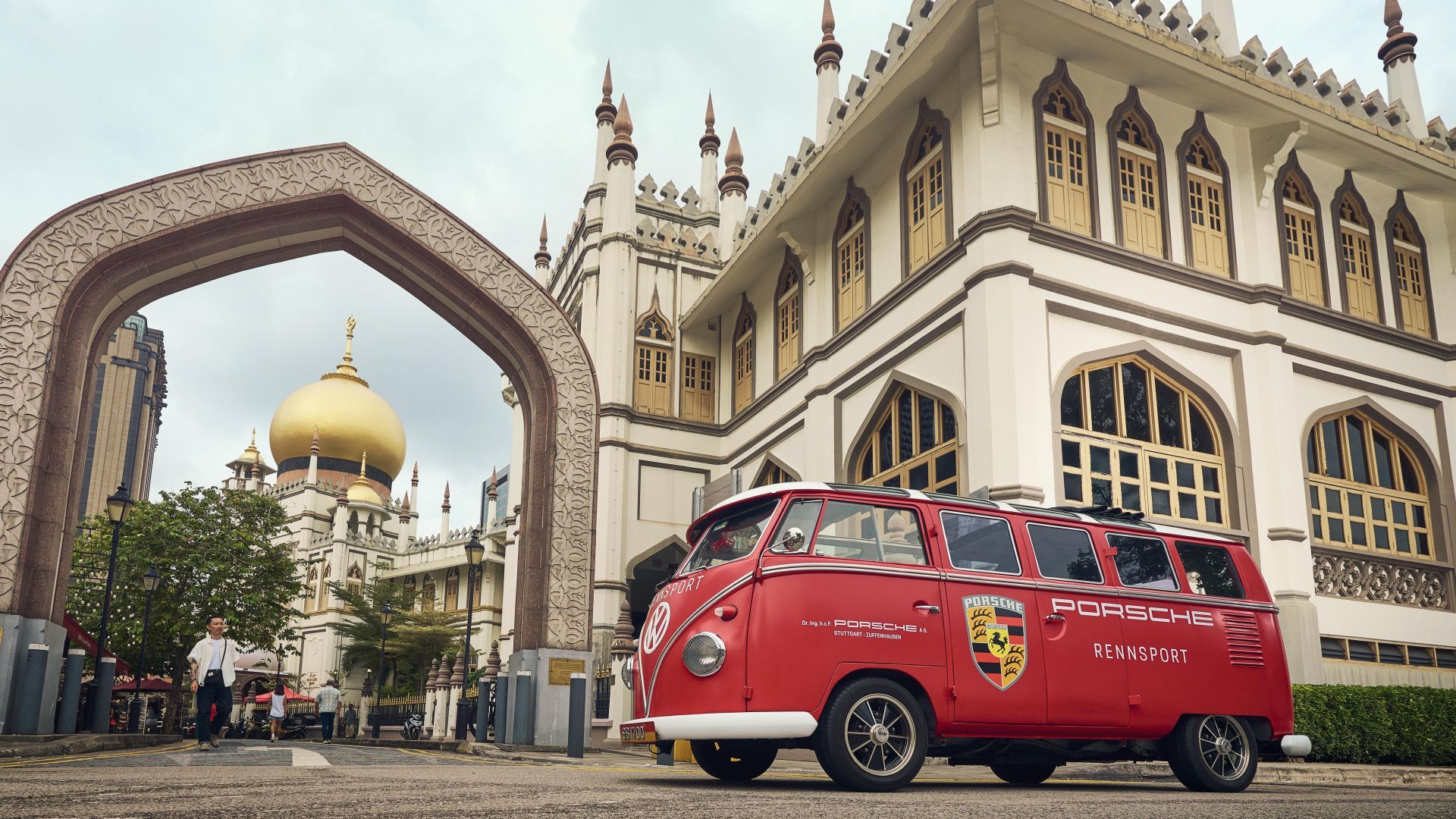 Porsche odświeża legendę Renndienst i odsłania wizję PEC Singapore