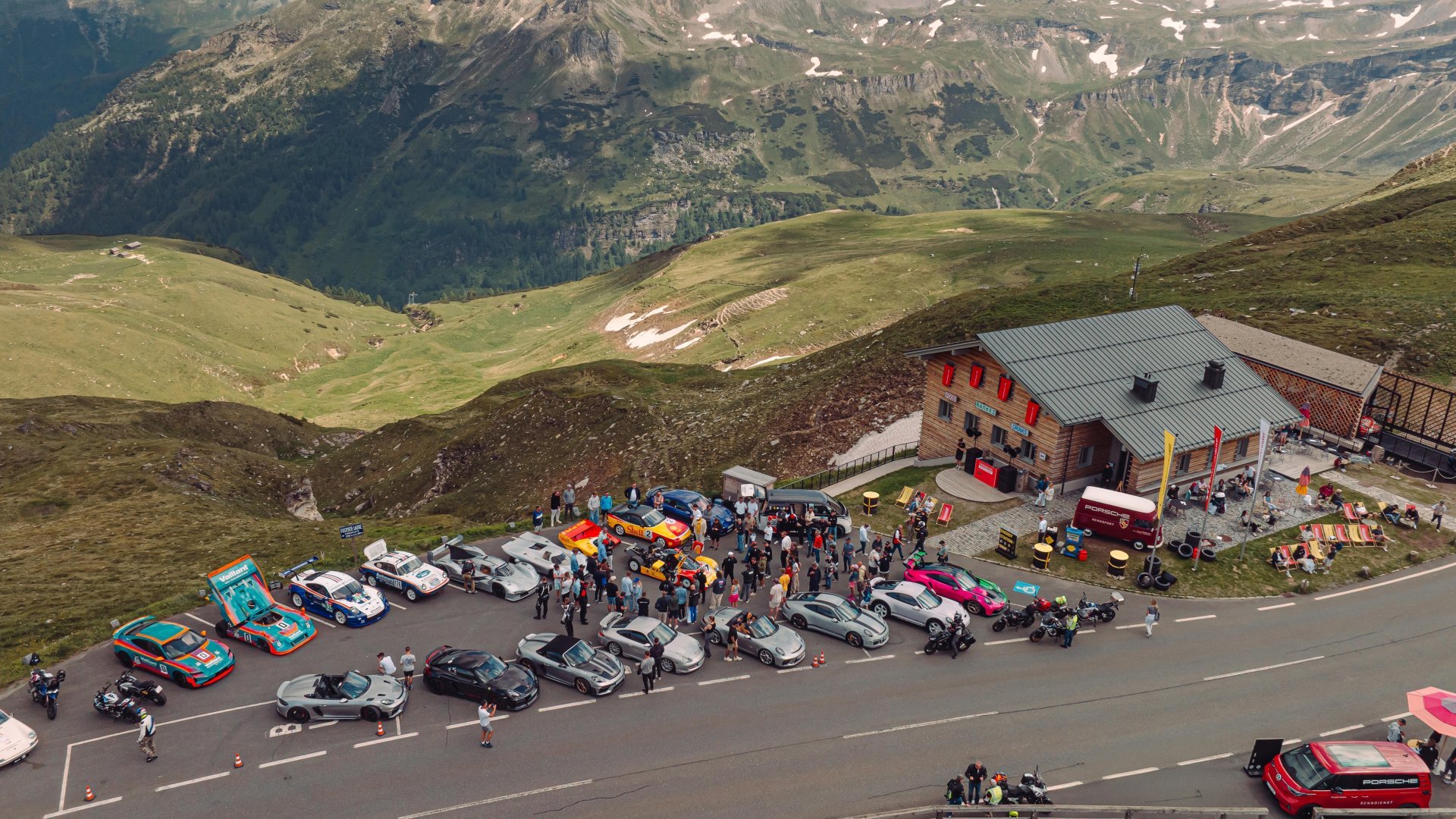 Ikony Porsche na tle Alp - motoryzacyjne święto w FAT Mankei
