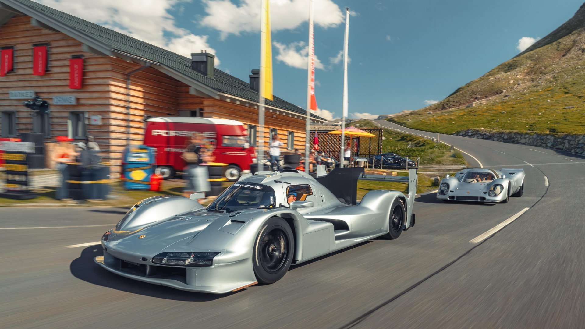 Ikony Porsche na tle Alp - motoryzacyjne święto w FAT Mankei