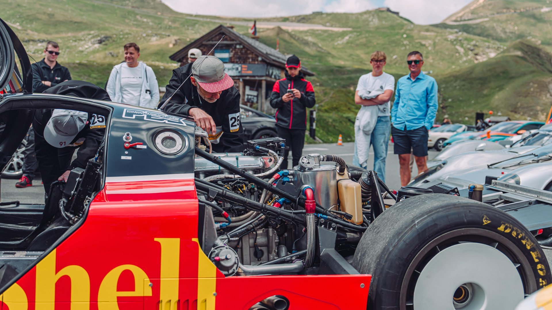 Ikony Porsche na tle Alp - motoryzacyjne święto w FAT Mankei