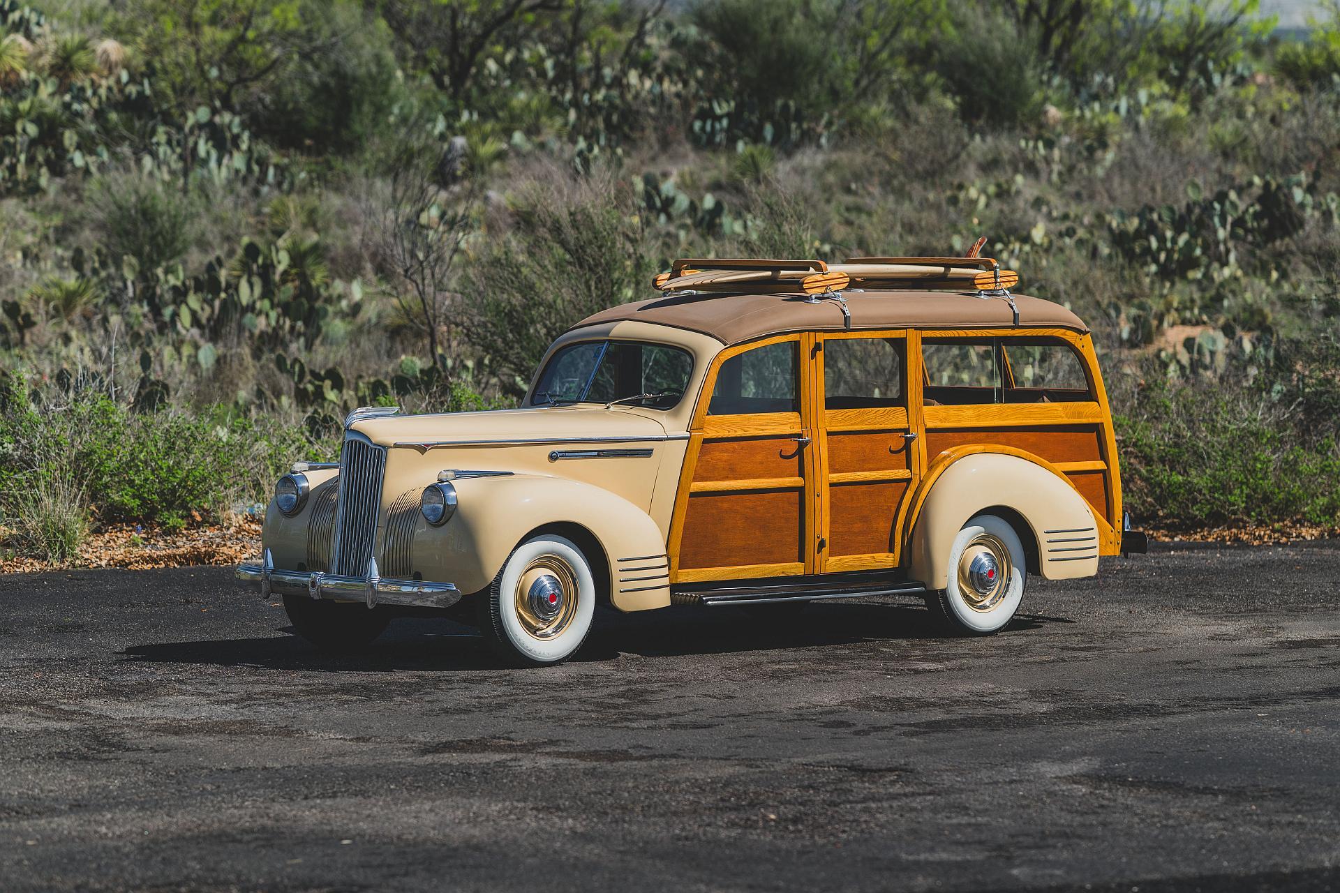 Klasyka w drewnie - Packard One-Ten Station Wagon z 1941 roku