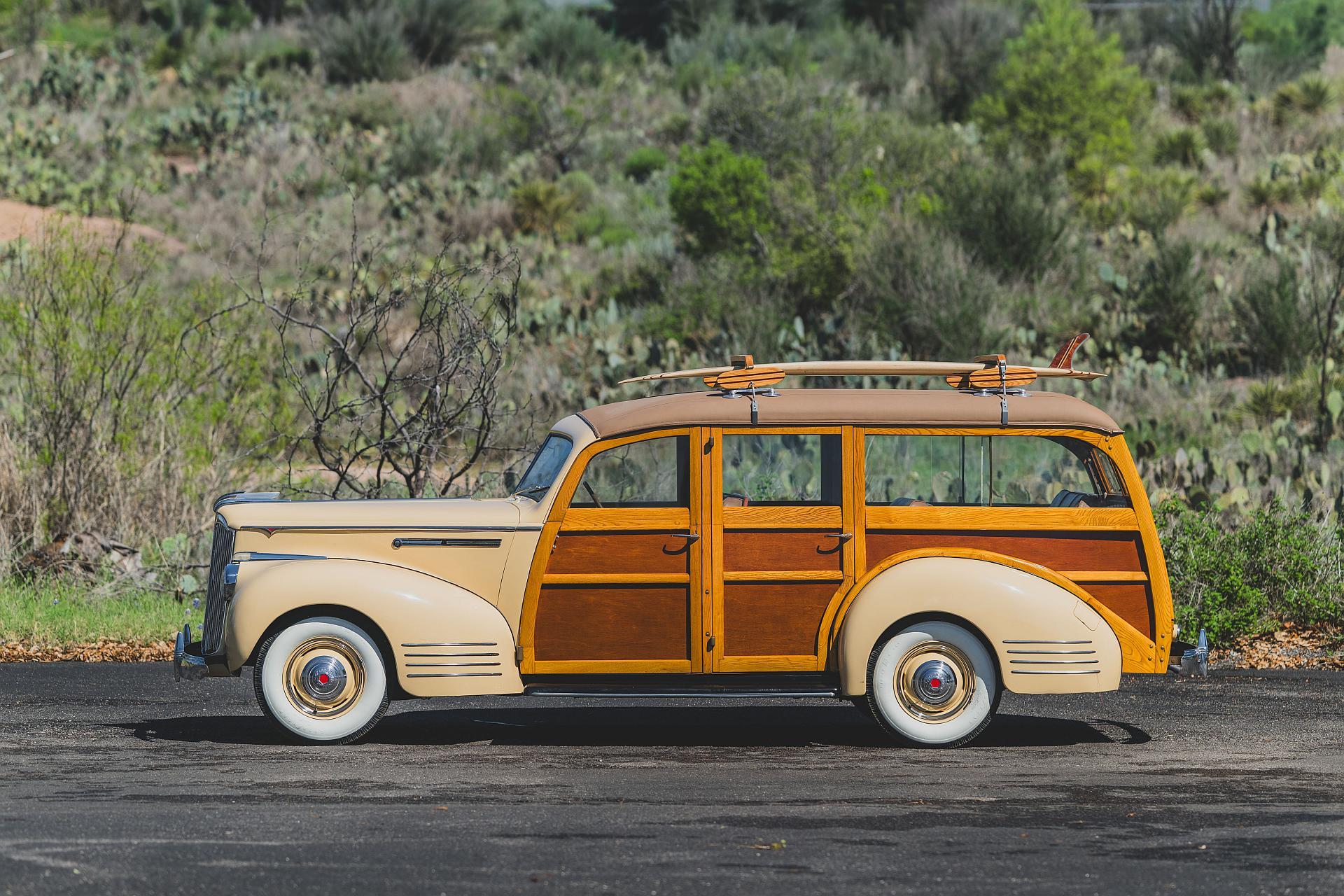 Klasyka w drewnie - Packard One-Ten Station Wagon z 1941 roku
